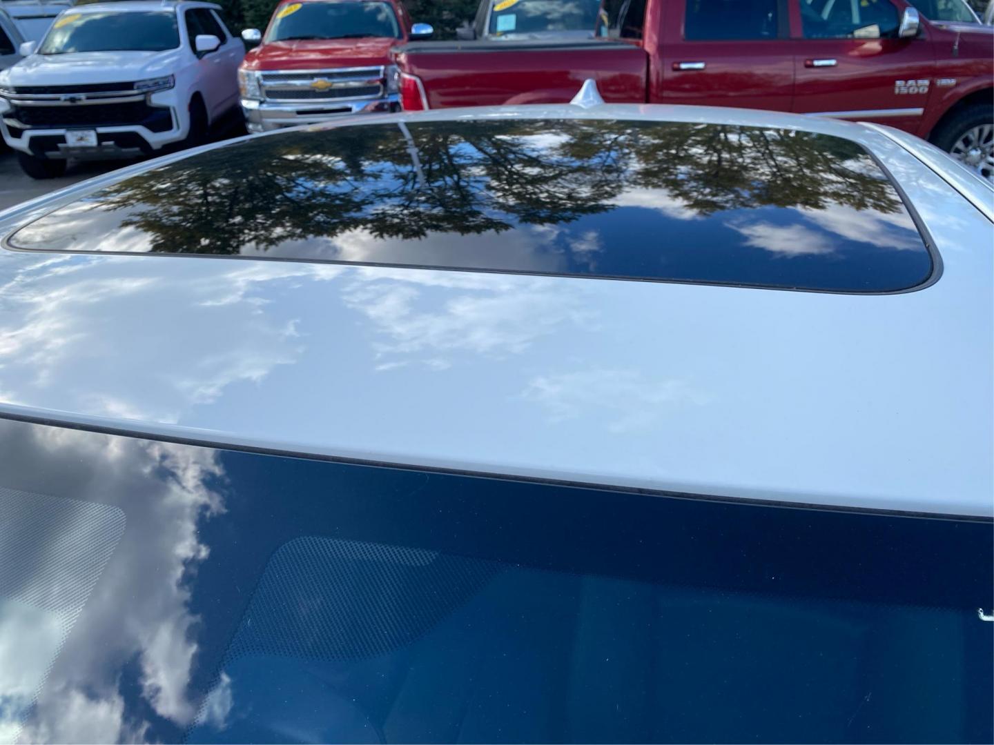 2016 WHITE BMW 528 I (WBA5A5C51GG) with an 2.0L engine, Automatic transmission, located at 908 SE 14th Street, Des Moines, IA, 50317, (515) 281-0330, 41.580303, -93.597046 - Photo#11