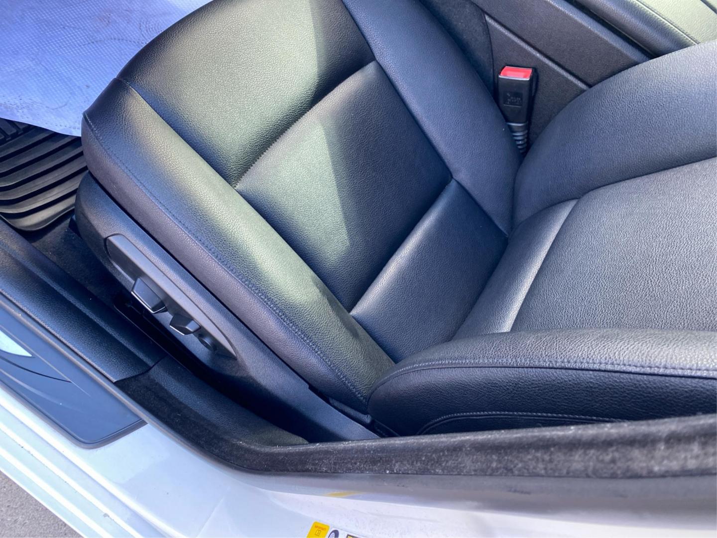 2016 WHITE BMW 528 I (WBA5A5C51GG) with an 2.0L engine, Automatic transmission, located at 908 SE 14th Street, Des Moines, IA, 50317, (515) 281-0330, 41.580303, -93.597046 - Photo#17