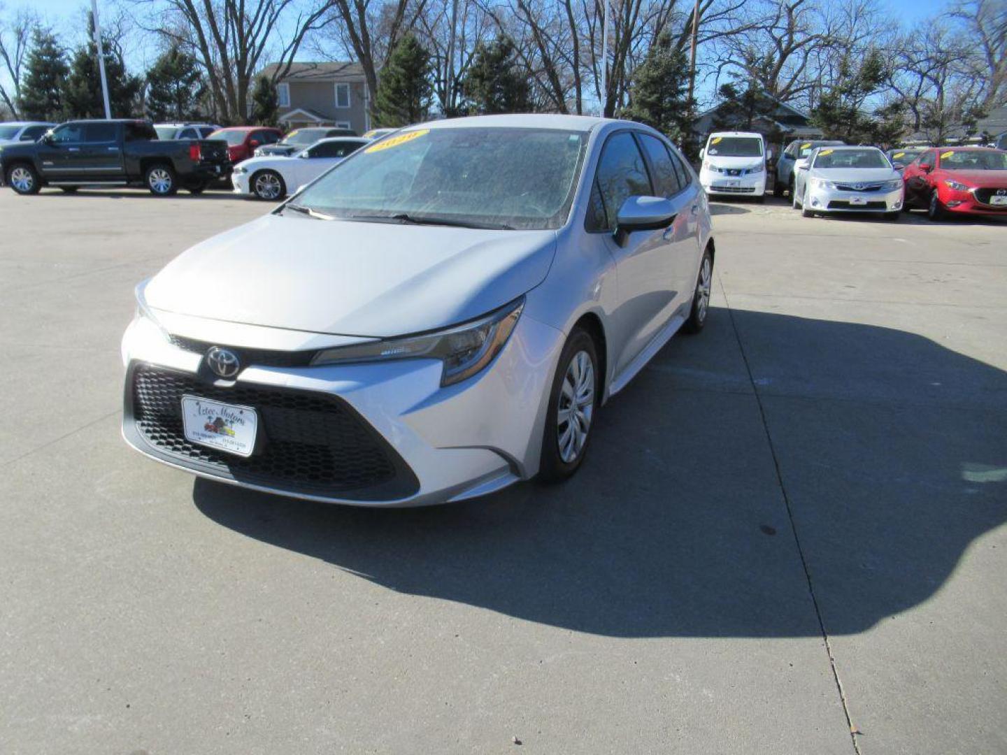 2020 SILVER TOYOTA COROLLA LE (5YFEPRAE7LP) with an 1.8L engine, Continuously Variable transmission, located at 908 SE 14th Street, Des Moines, IA, 50317, (515) 281-0330, 41.580303, -93.597046 - Photo#0