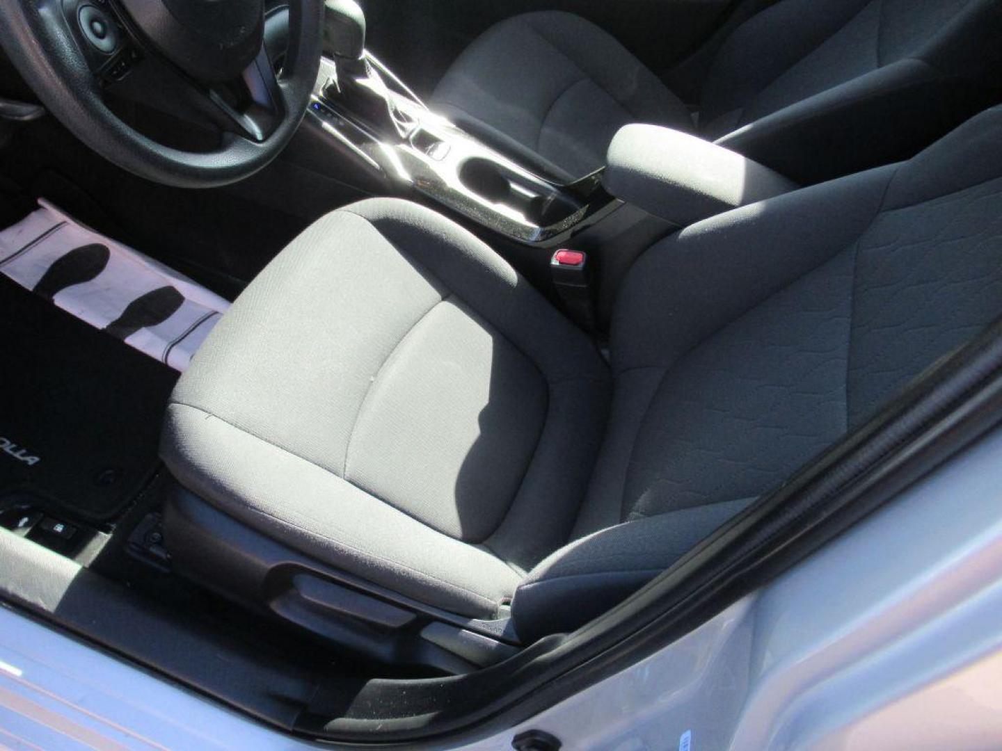 2020 SILVER TOYOTA COROLLA LE (5YFEPRAE7LP) with an 1.8L engine, Continuously Variable transmission, located at 908 SE 14th Street, Des Moines, IA, 50317, (515) 281-0330, 41.580303, -93.597046 - Photo#16