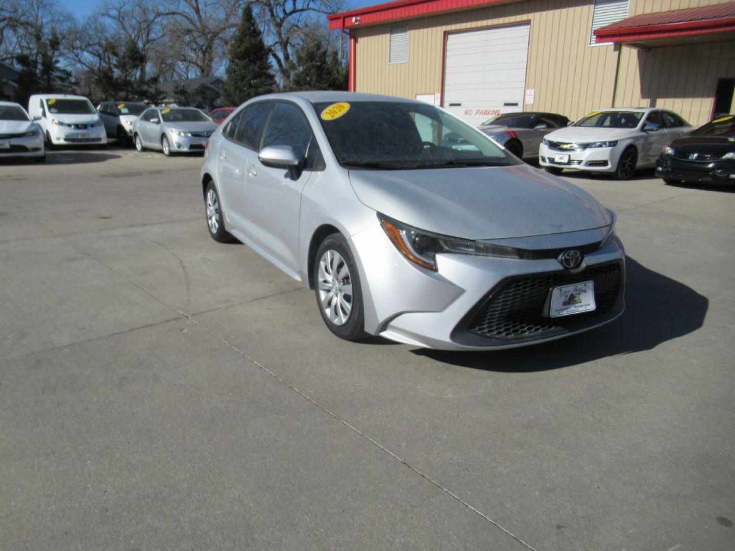 2020 SILVER TOYOTA COROLLA LE (5YFEPRAE7LP) with an 1.8L engine, Continuously Variable transmission, located at 908 SE 14th Street, Des Moines, IA, 50317, (515) 281-0330, 41.580303, -93.597046 - Photo#2