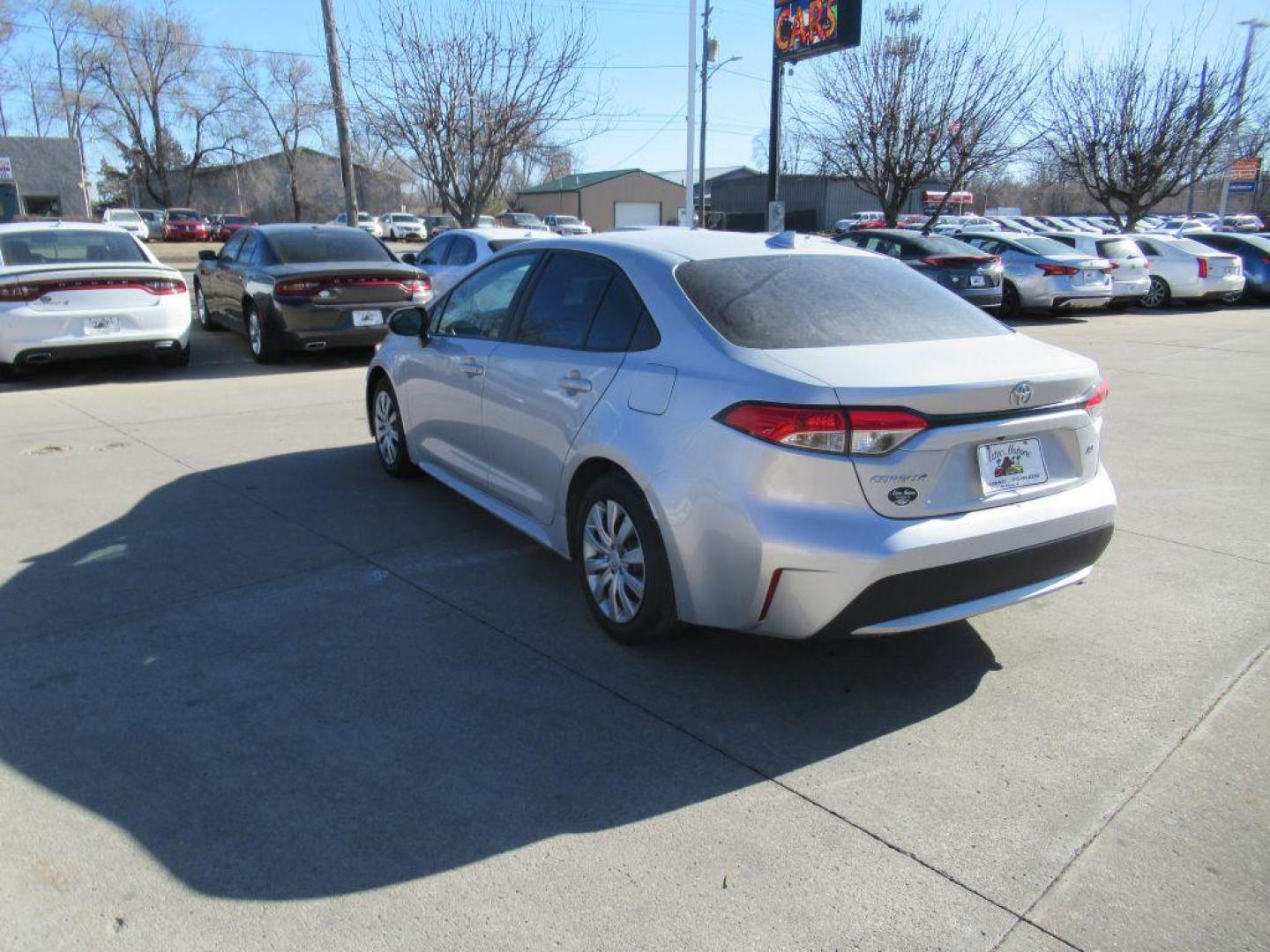 2020 SILVER TOYOTA COROLLA LE (5YFEPRAE7LP) with an 1.8L engine, Continuously Variable transmission, located at 908 SE 14th Street, Des Moines, IA, 50317, (515) 281-0330, 41.580303, -93.597046 - Photo#6