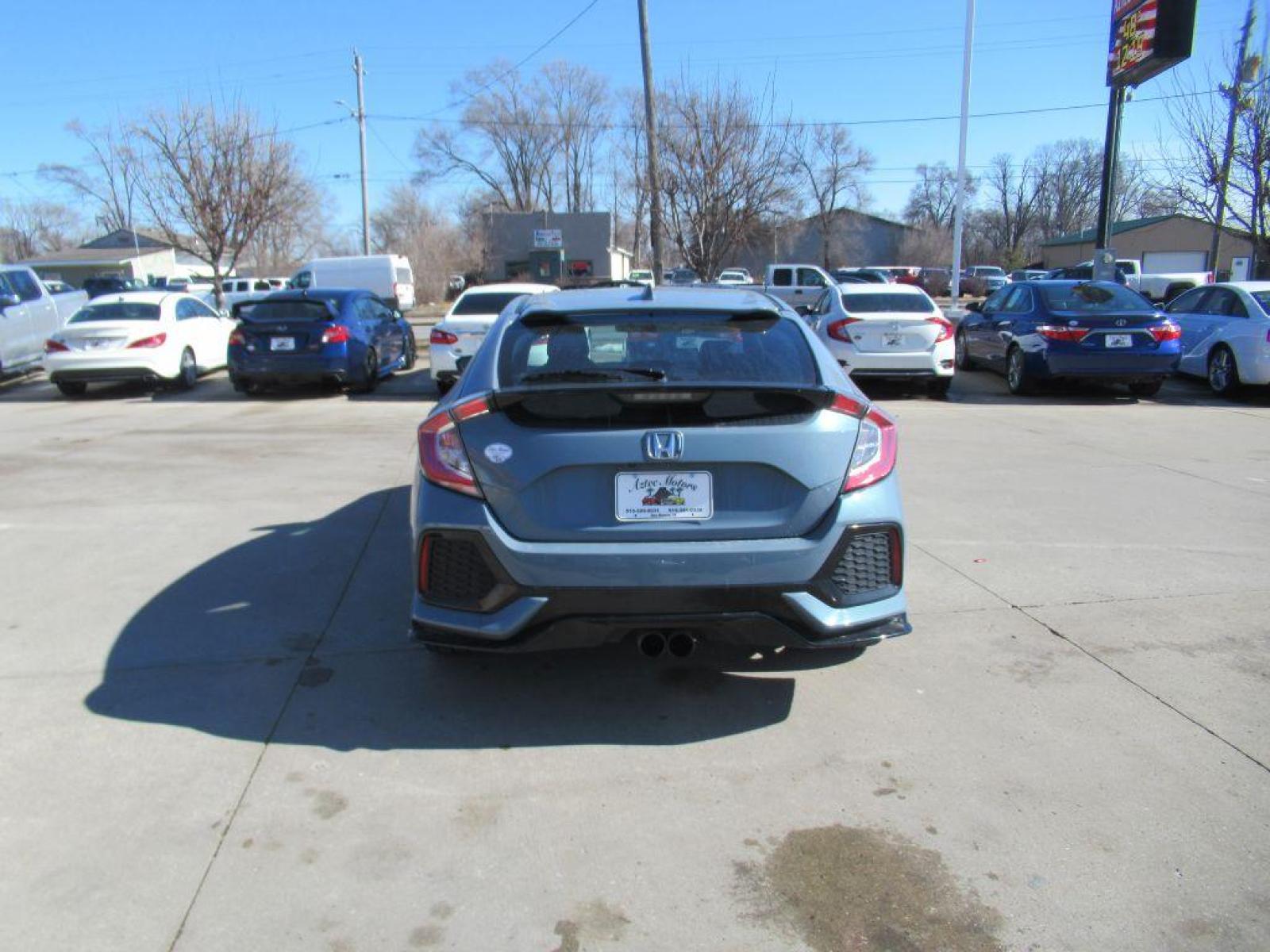 2018 GRAY HONDA CIVIC SPORT (SHHFK7G45JU) with an 1.5L engine, 6-Speed Manual transmission, located at 908 SE 14th Street, Des Moines, IA, 50317, (515) 281-0330, 41.580303, -93.597046 - Photo #5
