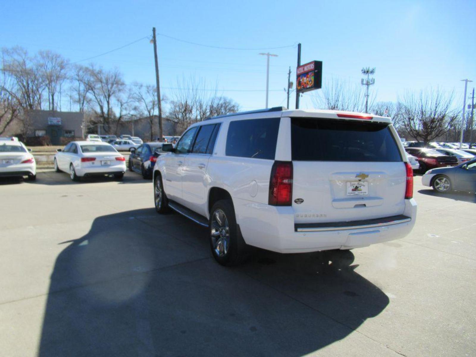 2016 WHITE CHEVROLET SUBURBAN 1500 LTZ (1GNSKJKC3GR) with an 5.3L engine, Automatic transmission, located at 908 SE 14th Street, Des Moines, IA, 50317, (515) 281-0330, 41.580303, -93.597046 - Photo #6