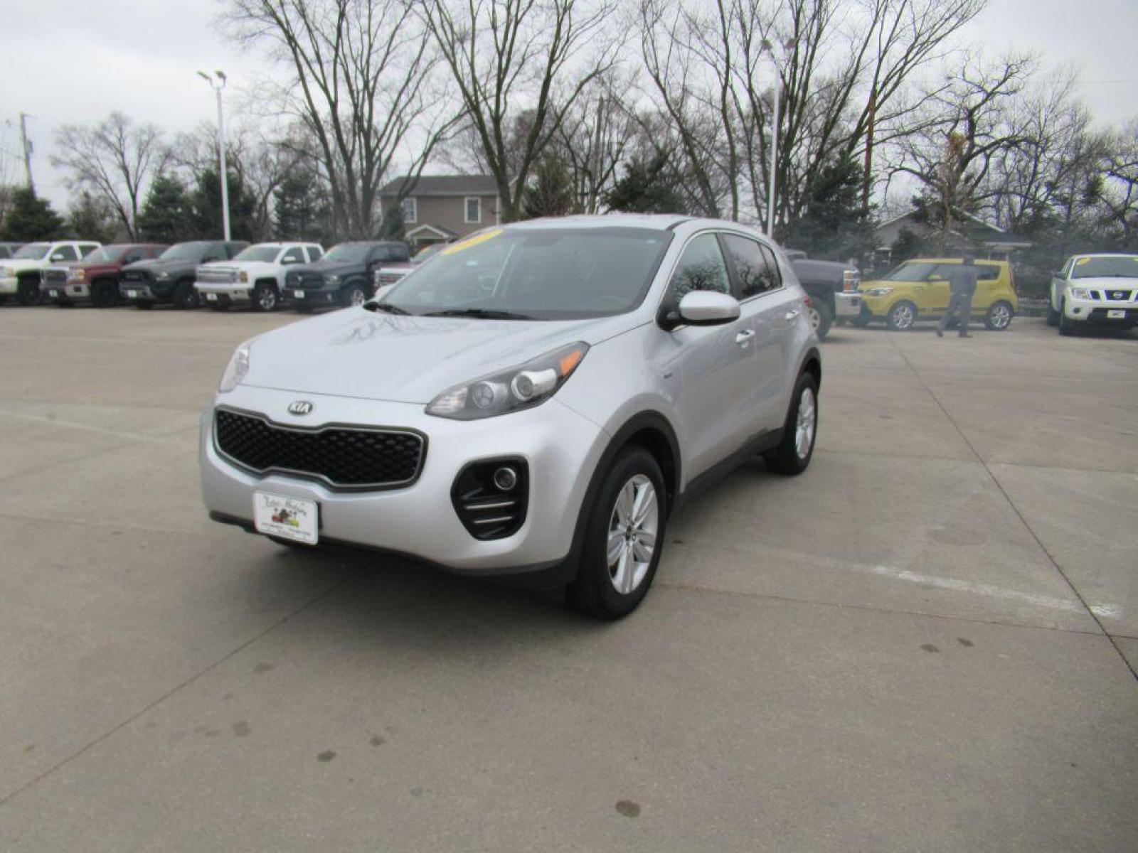 2017 SILVER KIA SPORTAGE LX (KNDPMCAC6H7) with an 2.4L engine, Automatic transmission, located at 908 SE 14th Street, Des Moines, IA, 50317, (515) 281-0330, 41.580303, -93.597046 - Photo #0