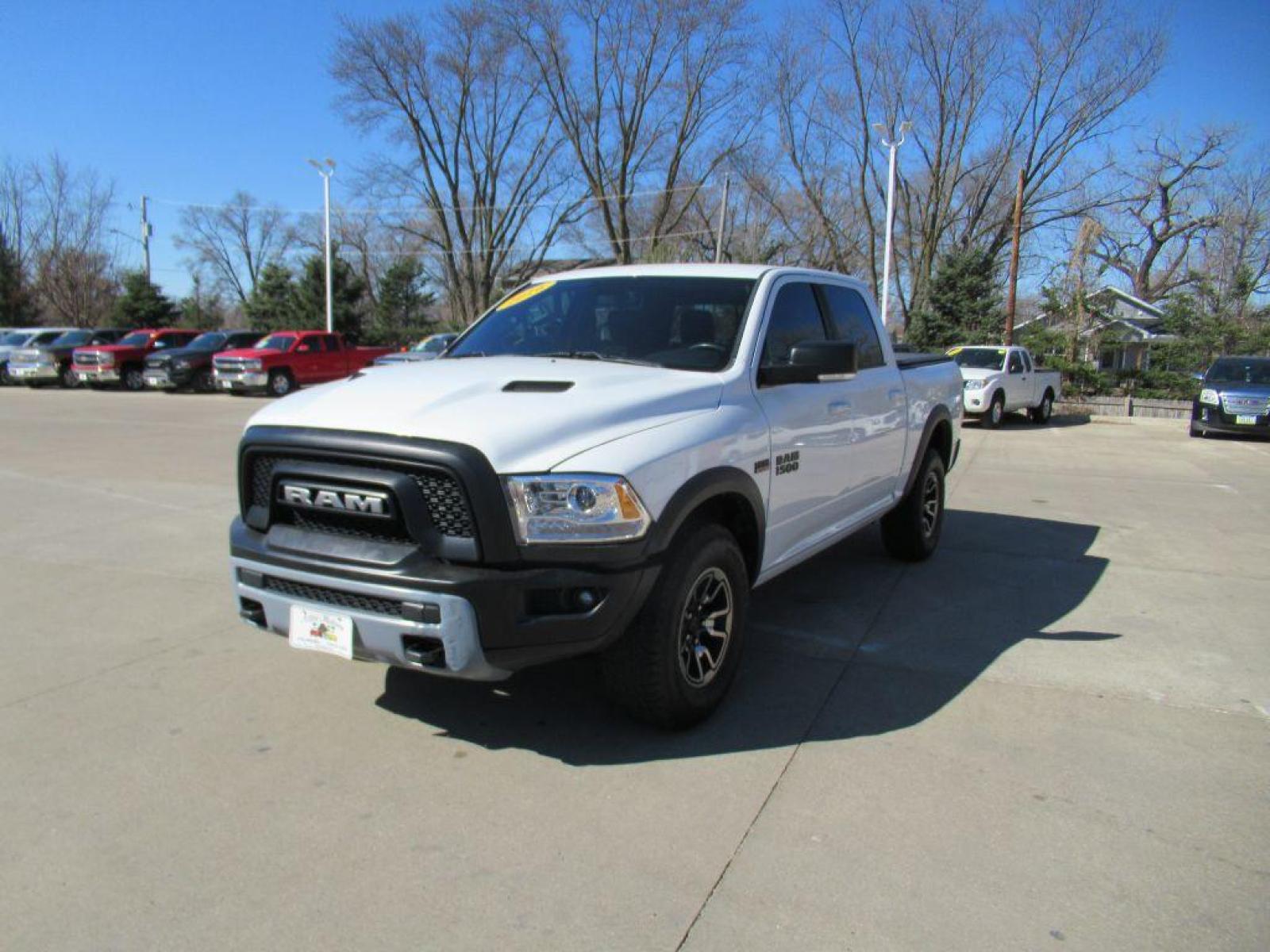 2016 WHITE RAM 1500 REBEL (1C6RR7YT7GS) with an 5.7L engine, Automatic transmission, located at 908 SE 14th Street, Des Moines, IA, 50317, (515) 281-0330, 41.580303, -93.597046 - Photo #0