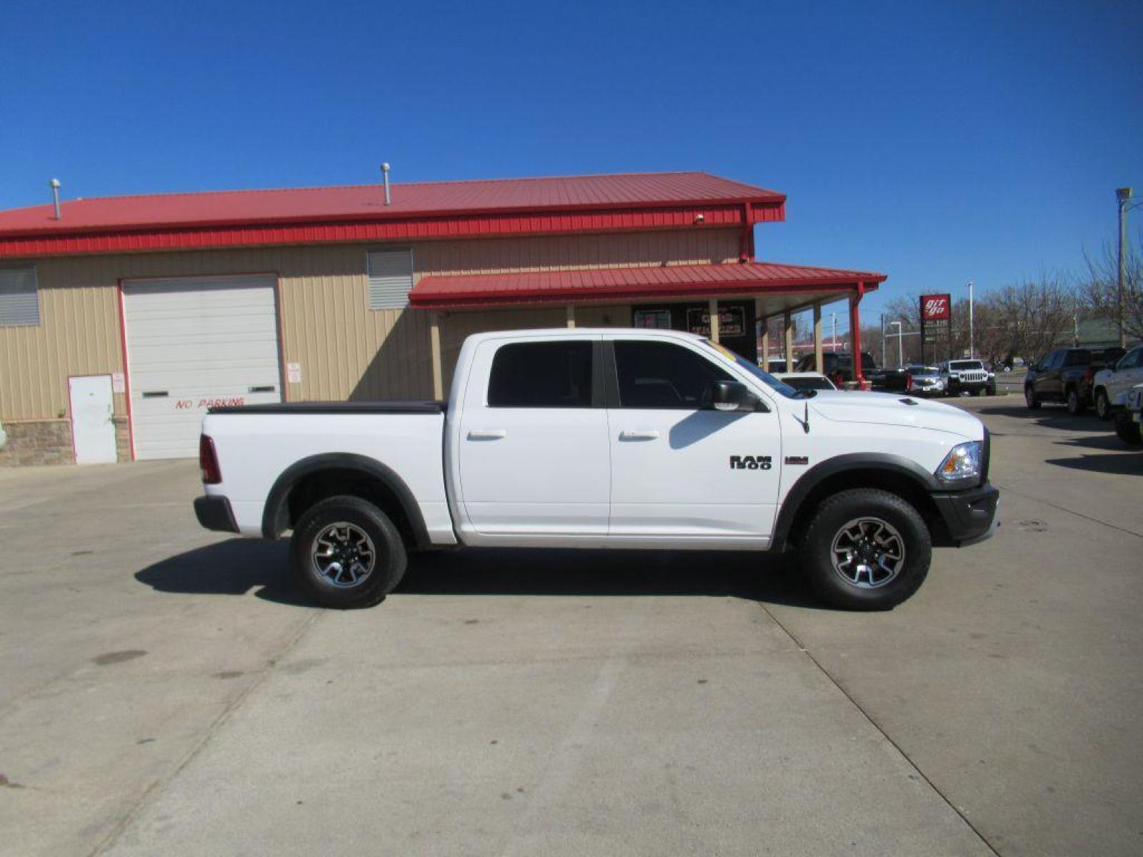 2016 WHITE RAM 1500 REBEL (1C6RR7YT7GS) with an 5.7L engine, Automatic transmission, located at 908 SE 14th Street, Des Moines, IA, 50317, (515) 281-0330, 41.580303, -93.597046 - Photo #3