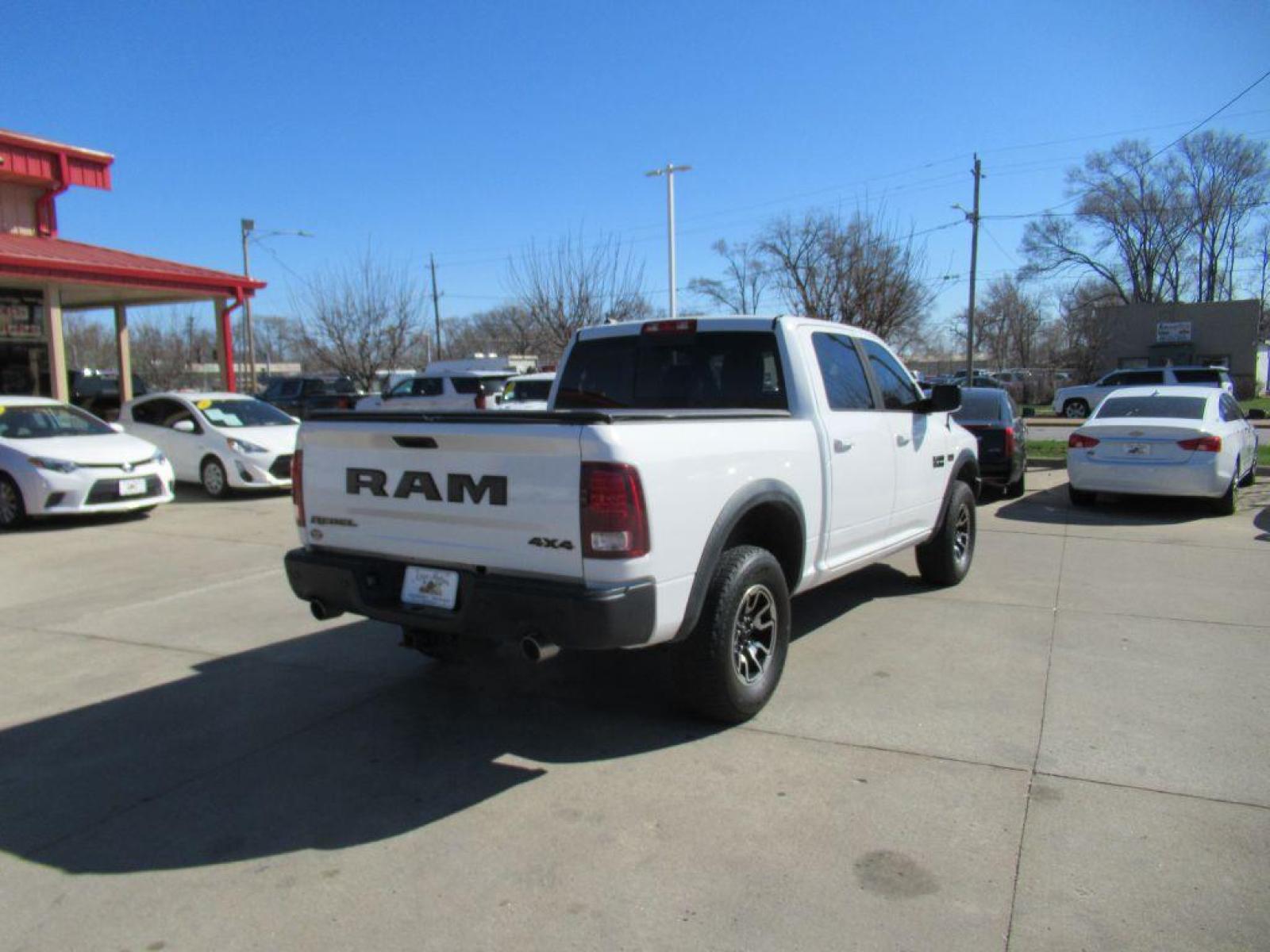 2016 WHITE RAM 1500 REBEL (1C6RR7YT7GS) with an 5.7L engine, Automatic transmission, located at 908 SE 14th Street, Des Moines, IA, 50317, (515) 281-0330, 41.580303, -93.597046 - Photo #4