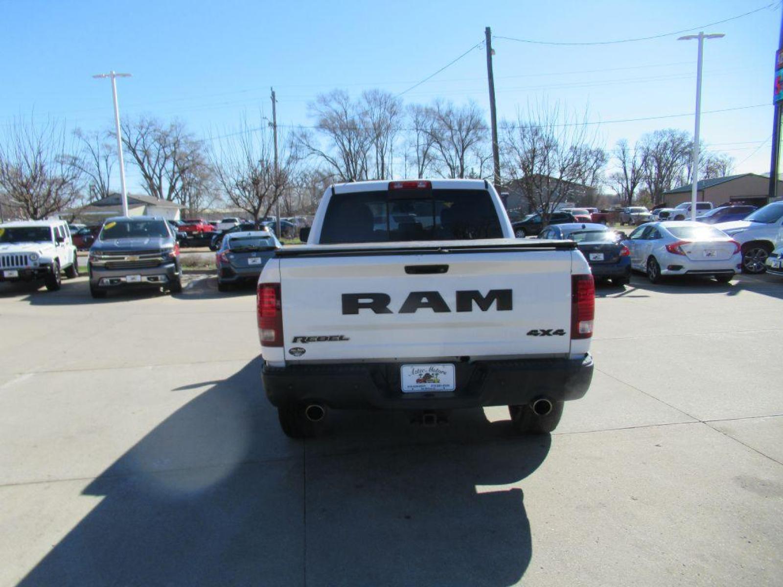 2016 WHITE RAM 1500 REBEL (1C6RR7YT7GS) with an 5.7L engine, Automatic transmission, located at 908 SE 14th Street, Des Moines, IA, 50317, (515) 281-0330, 41.580303, -93.597046 - Photo #5