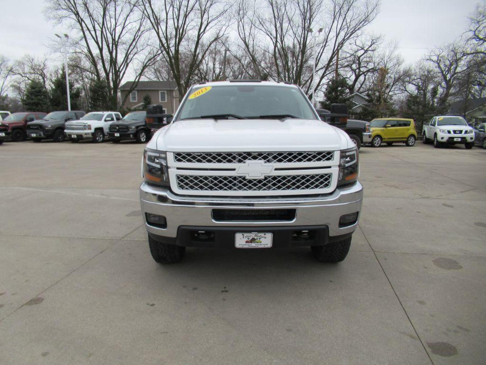 2013 WHITE CHEVROLET SILVERADO 2500 HEAVY DUTY LT (1GC1KXCG4DF) with an 6.0L engine, Automatic transmission, located at 908 SE 14th Street, Des Moines, IA, 50317, (515) 281-0330, 41.580303, -93.597046 - Photo #1