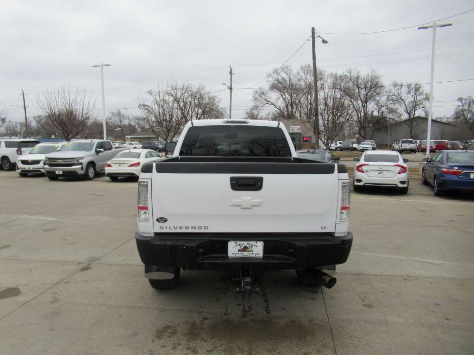 2013 WHITE CHEVROLET SILVERADO 2500 HEAVY DUTY LT (1GC1KXCG4DF) with an 6.0L engine, Automatic transmission, located at 908 SE 14th Street, Des Moines, IA, 50317, (515) 281-0330, 41.580303, -93.597046 - Photo #5