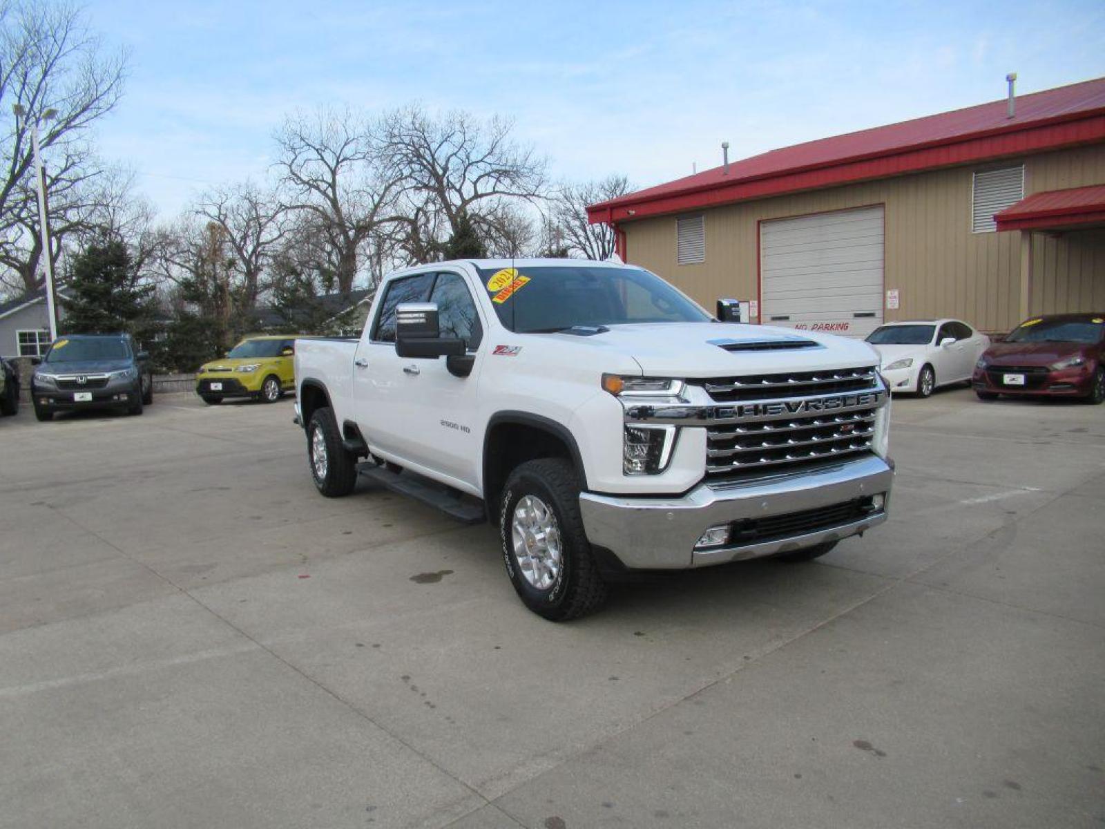 2021 WHITE CHEVROLET SILVERADO 2500 HEAVY DUTY LTZ (1GC1YPEY6MF) with an 6.6L engine, Automatic transmission, located at 908 SE 14th Street, Des Moines, IA, 50317, (515) 281-0330, 41.580303, -93.597046 - Photo #2