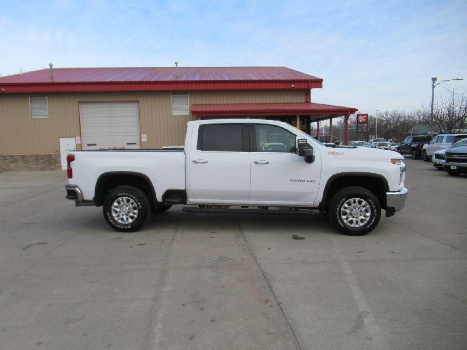 2021 WHITE CHEVROLET SILVERADO 2500 HEAVY DUTY LTZ (1GC1YPEY6MF) with an 6.6L engine, Automatic transmission, located at 908 SE 14th Street, Des Moines, IA, 50317, (515) 281-0330, 41.580303, -93.597046 - Photo #3