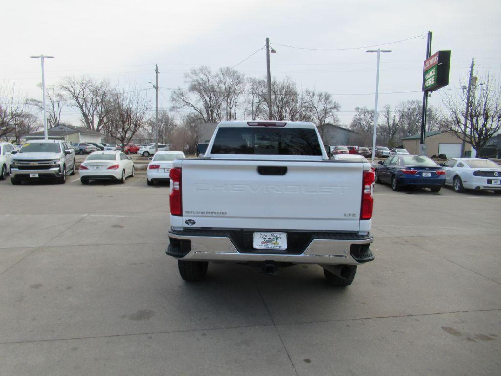 2021 WHITE CHEVROLET SILVERADO 2500 HEAVY DUTY LTZ (1GC1YPEY6MF) with an 6.6L engine, Automatic transmission, located at 908 SE 14th Street, Des Moines, IA, 50317, (515) 281-0330, 41.580303, -93.597046 - Photo #5