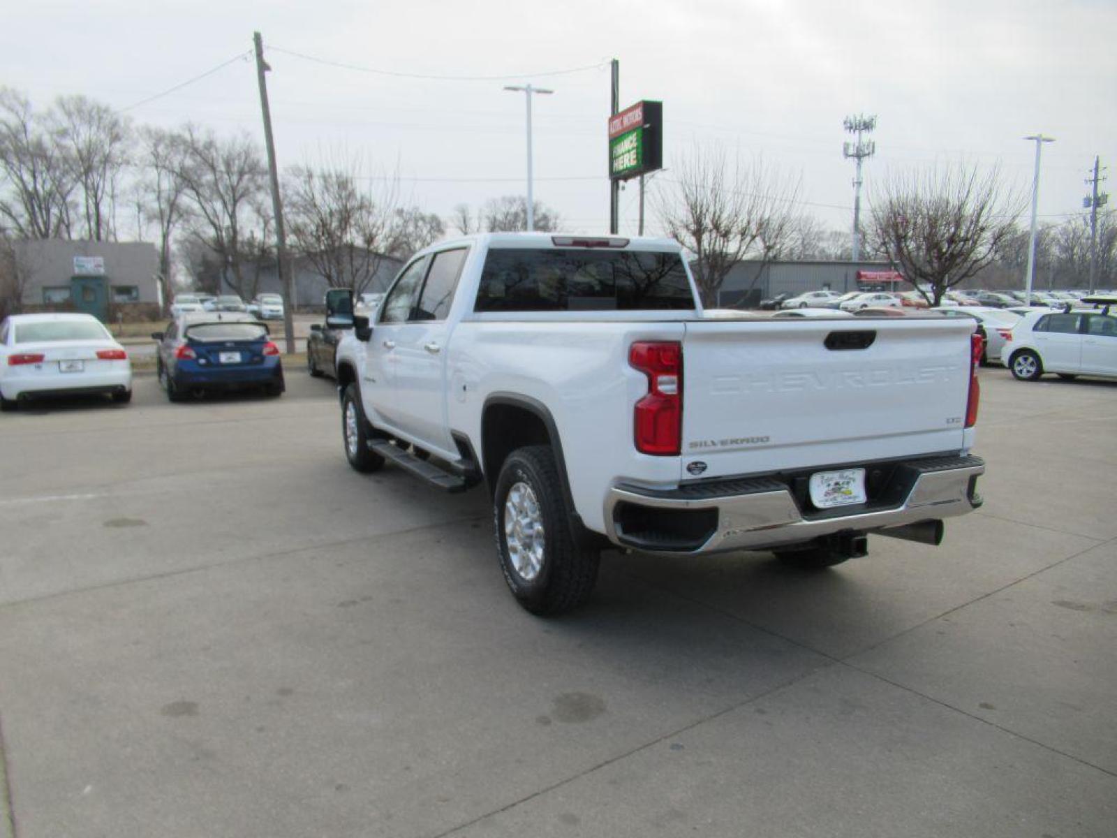 2021 WHITE CHEVROLET SILVERADO 2500 HEAVY DUTY LTZ (1GC1YPEY6MF) with an 6.6L engine, Automatic transmission, located at 908 SE 14th Street, Des Moines, IA, 50317, (515) 281-0330, 41.580303, -93.597046 - Photo #6