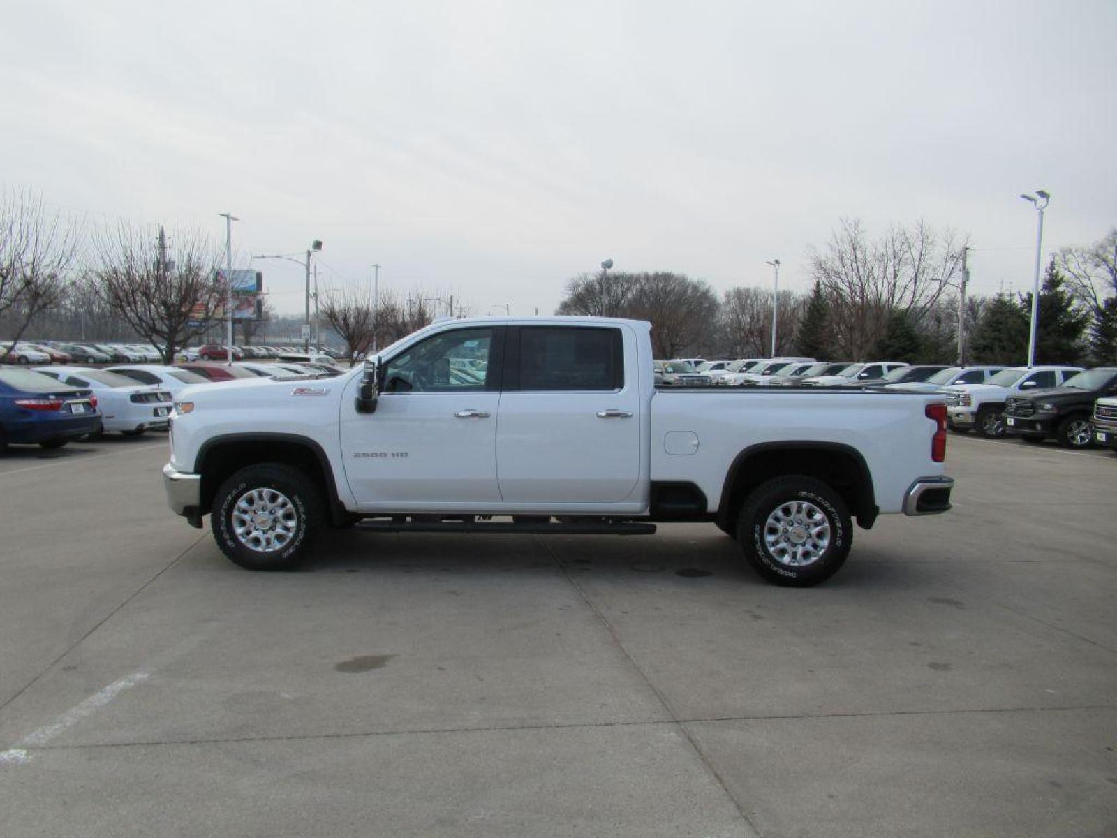 2021 WHITE CHEVROLET SILVERADO 2500 HEAVY DUTY LTZ (1GC1YPEY6MF) with an 6.6L engine, Automatic transmission, located at 908 SE 14th Street, Des Moines, IA, 50317, (515) 281-0330, 41.580303, -93.597046 - Photo #7