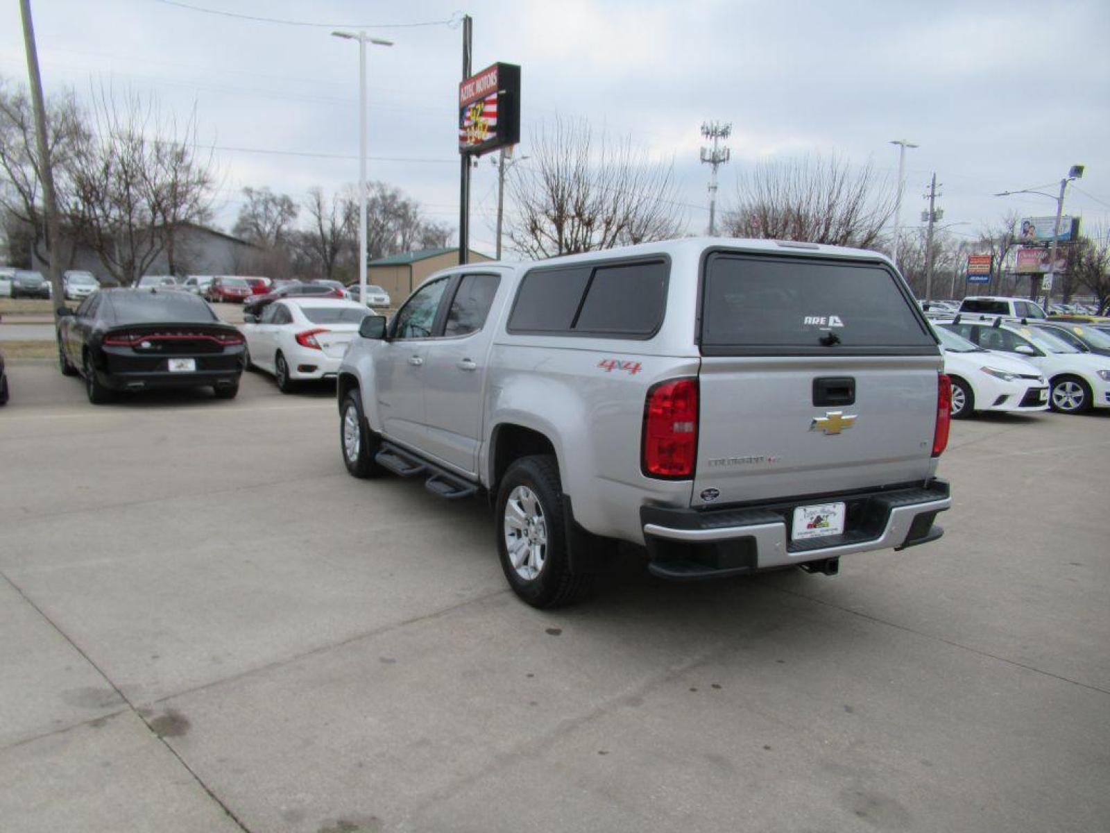 2019 SILVER CHEVROLET COLORADO LT (1GCGTCEN7K1) with an 3.6L engine, Automatic transmission, located at 908 SE 14th Street, Des Moines, IA, 50317, (515) 281-0330, 41.580303, -93.597046 - Photo #6