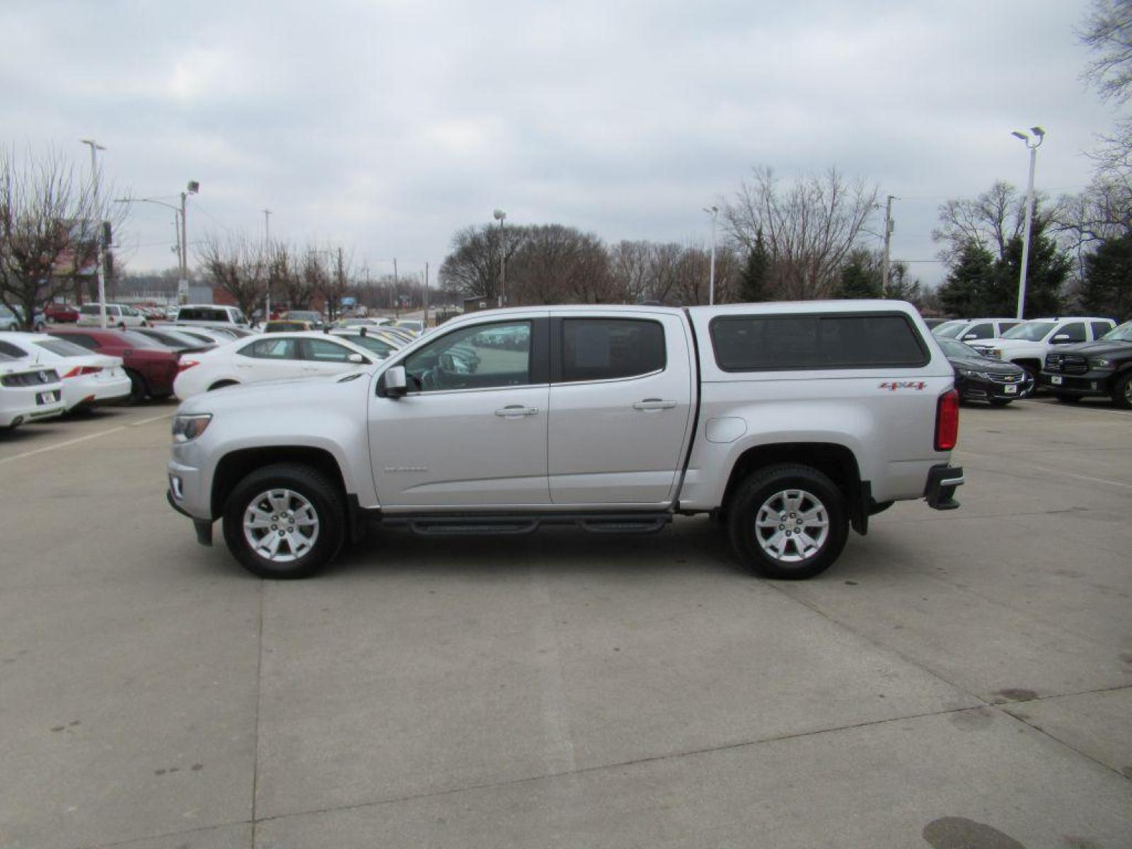 2019 SILVER CHEVROLET COLORADO LT (1GCGTCEN7K1) with an 3.6L engine, Automatic transmission, located at 908 SE 14th Street, Des Moines, IA, 50317, (515) 281-0330, 41.580303, -93.597046 - Photo #7