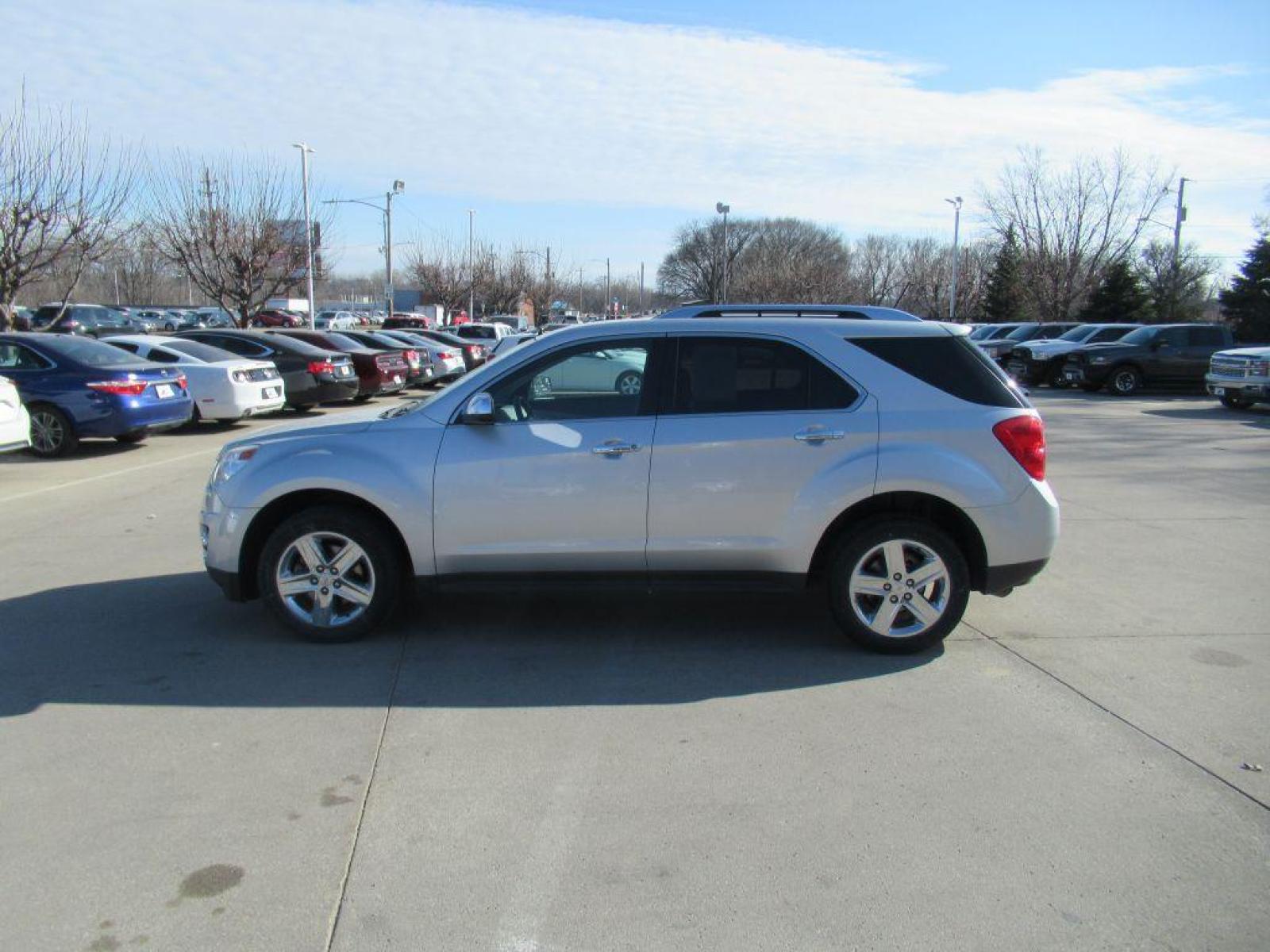 2015 SILVER CHEVROLET EQUINOX LTZ (2GNALDEKXF1) with an 2.4L engine, Automatic transmission, located at 908 SE 14th Street, Des Moines, IA, 50317, (515) 281-0330, 41.580303, -93.597046 - Photo #7