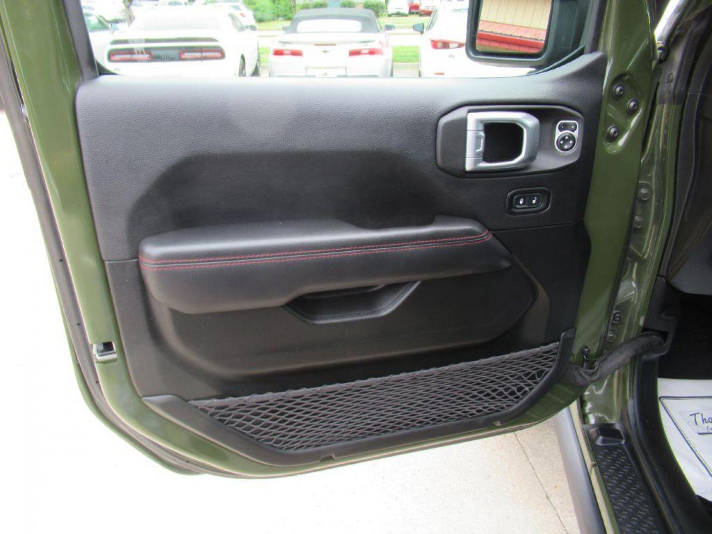 2021 GRREN JEEP WRANGLER UNLIMI RUBICON (1C4JJXFMXMW) with an 3.0L engine, Automatic transmission, located at 908 SE 14th Street, Des Moines, IA, 50317, (515) 281-0330, 41.580303, -93.597046 - Photo#9