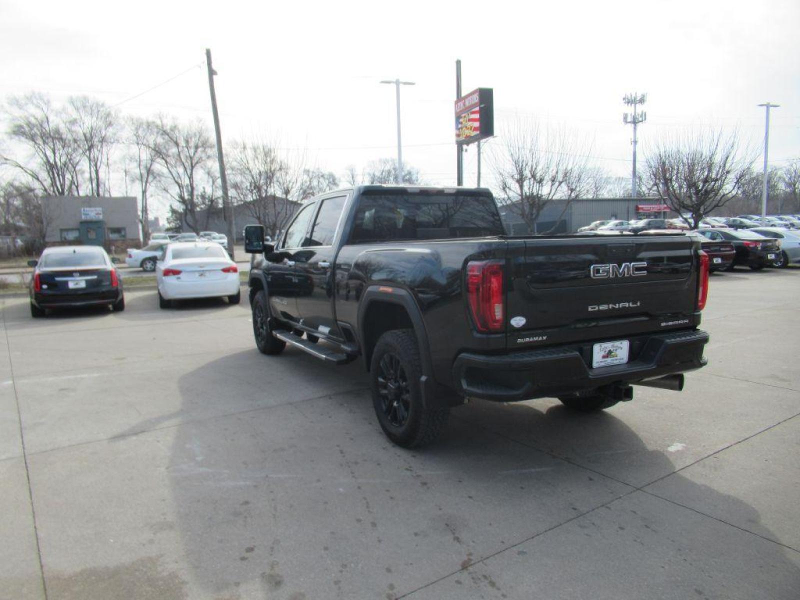 2020 BLACK GMC SIERRA 2500 DENALI (1GT49REY0LF) with an 6.6L engine, Automatic transmission, located at 908 SE 14th Street, Des Moines, IA, 50317, (515) 281-0330, 41.580303, -93.597046 - Photo #6