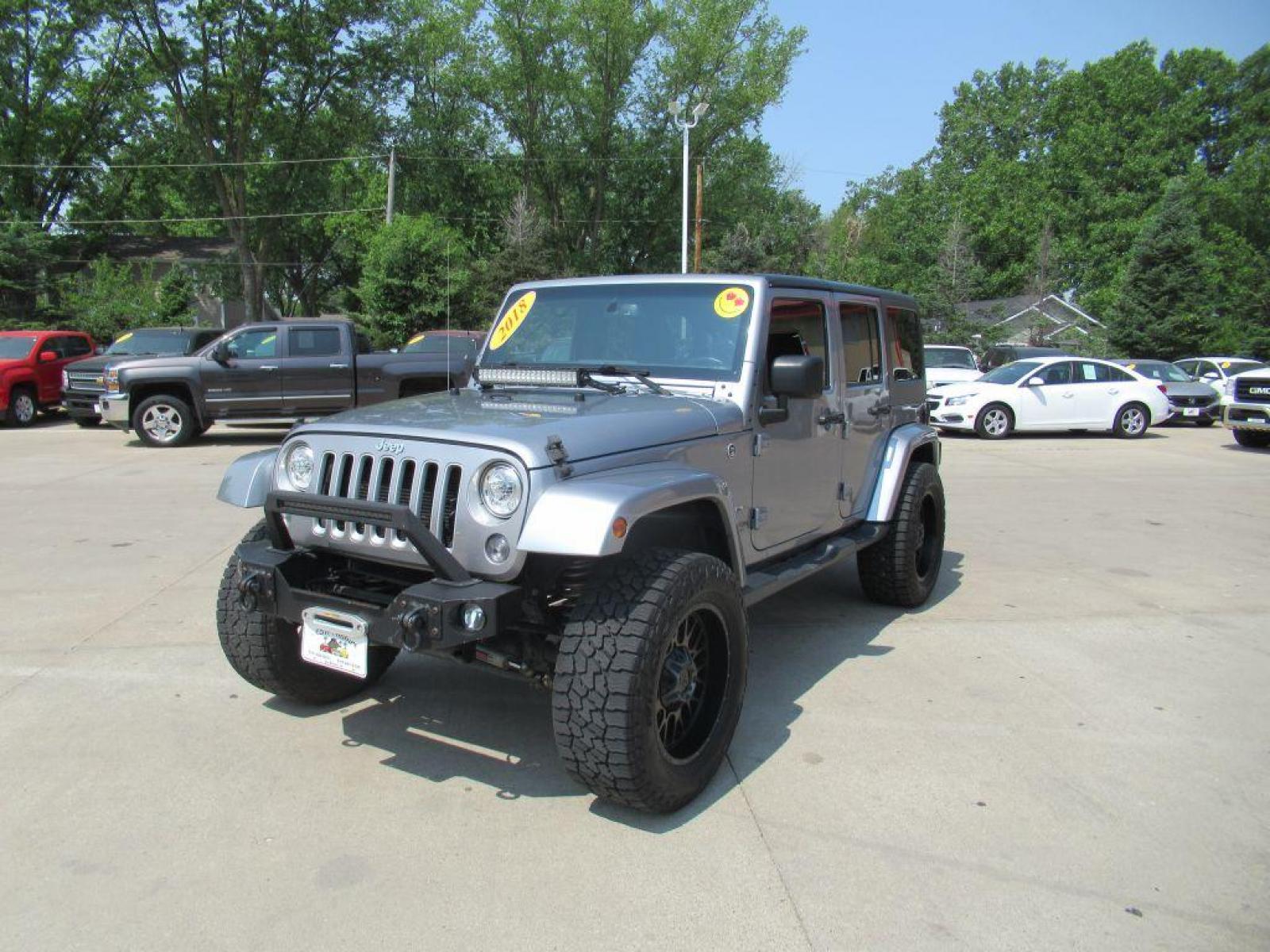 2018 SILVER JEEP WRANGLER UNLIMI SAHARA (1C4BJWEG2JL) with an 3.6L engine, Automatic transmission, located at 908 SE 14th Street, Des Moines, IA, 50317, (515) 281-0330, 41.580303, -93.597046 - Photo #0