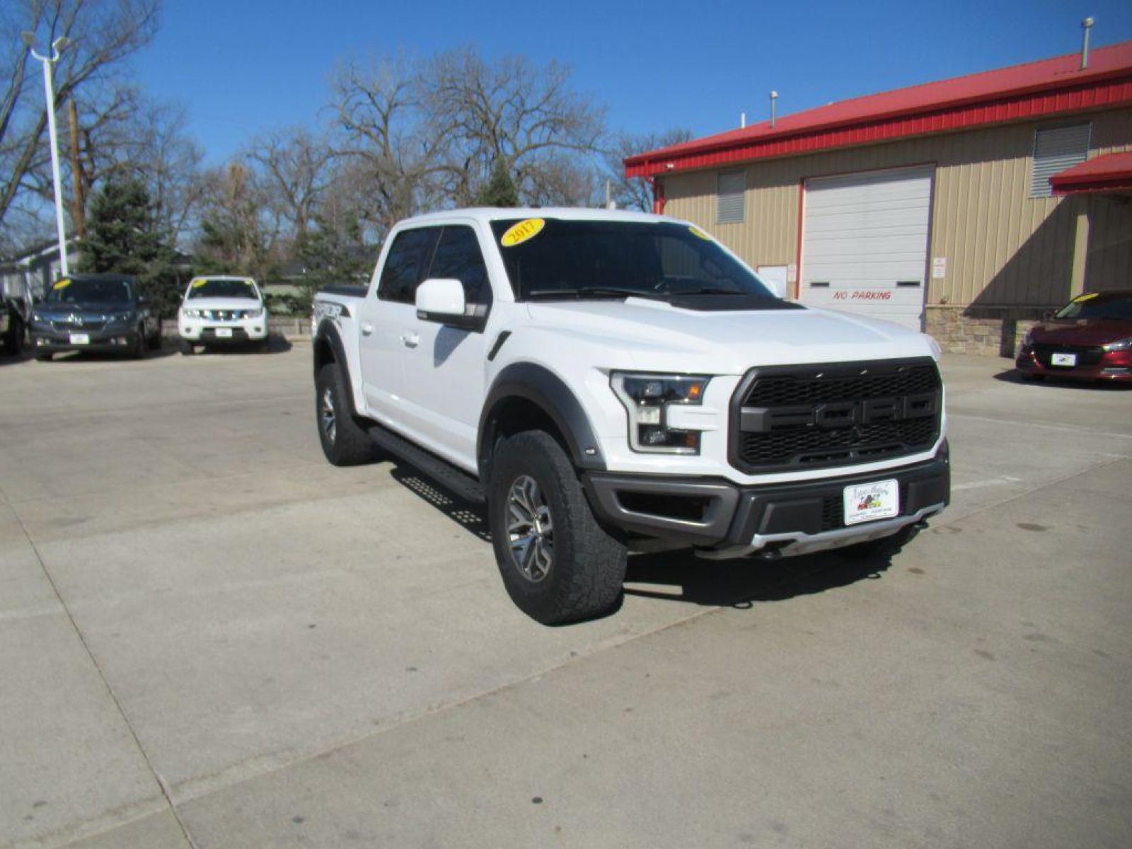 2017 WHITE FORD F150 RAPTOR (1FTFW1RG8HF) with an 3.5L engine, Automatic transmission, located at 908 SE 14th Street, Des Moines, IA, 50317, (515) 281-0330, 41.580303, -93.597046 - Photo #2
