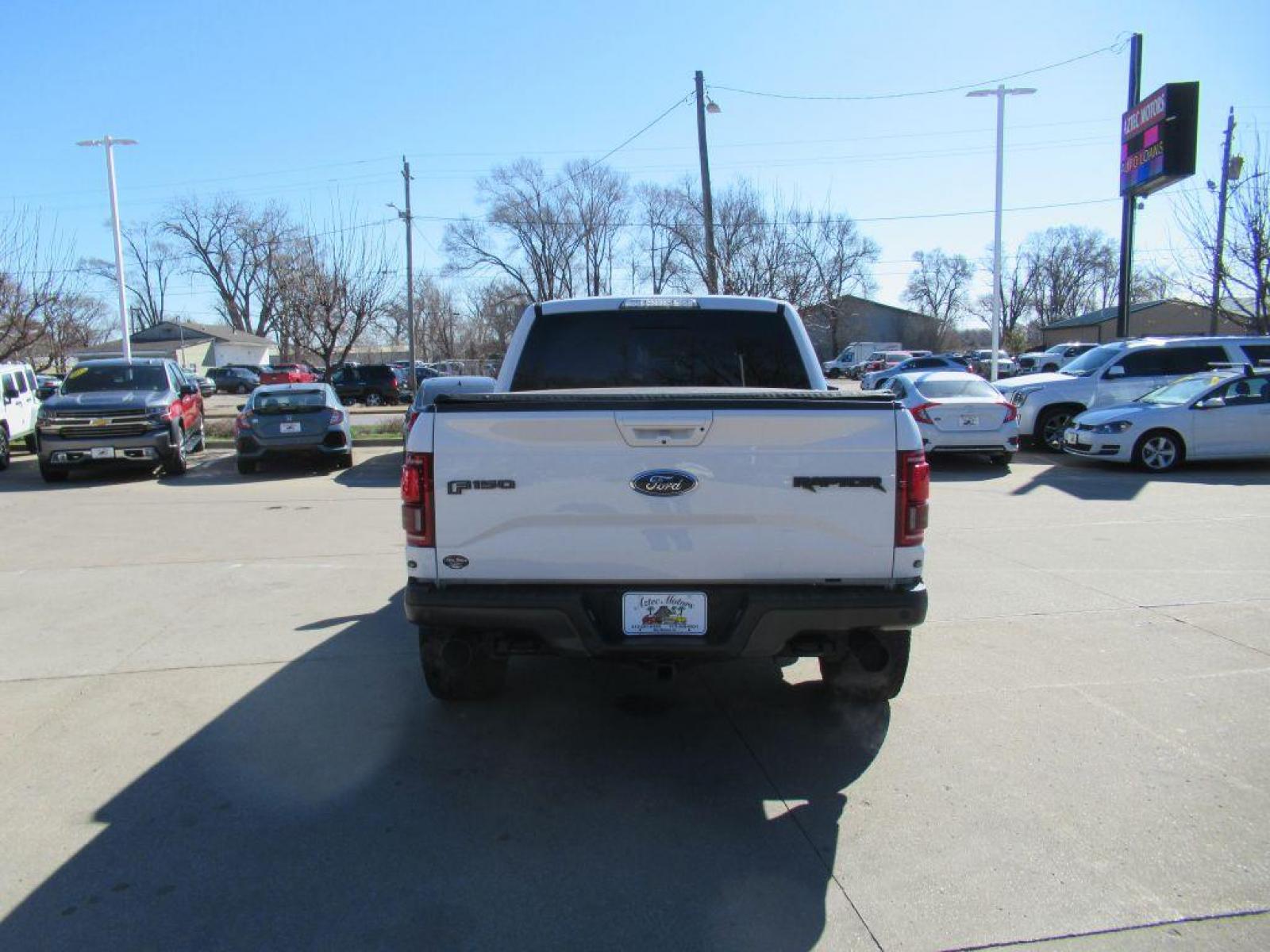 2017 WHITE FORD F150 RAPTOR (1FTFW1RG8HF) with an 3.5L engine, Automatic transmission, located at 908 SE 14th Street, Des Moines, IA, 50317, (515) 281-0330, 41.580303, -93.597046 - Photo #5