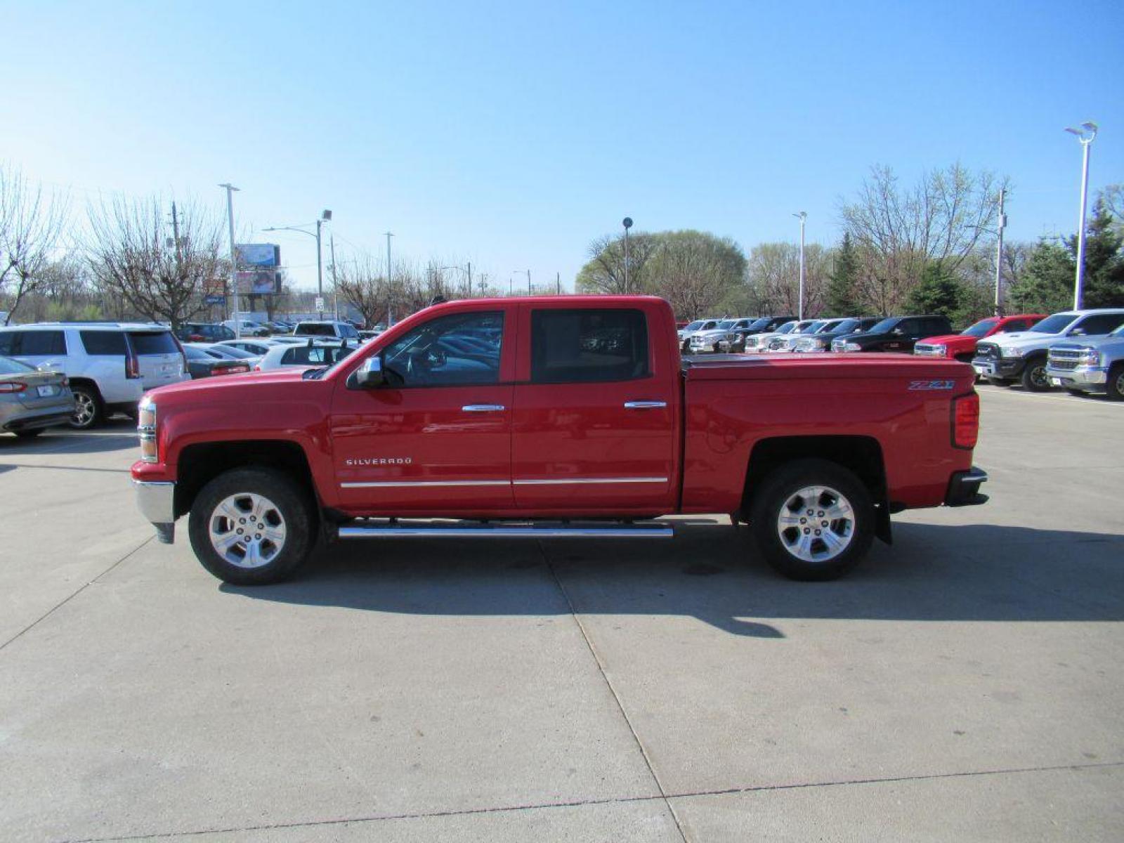 2014 RED CHEVROLET SILVERADO 1500 LTZ (3GCUKSEC2EG) with an 5.3L engine, Automatic transmission, located at 908 SE 14th Street, Des Moines, IA, 50317, (515) 281-0330, 41.580303, -93.597046 - Photo #7