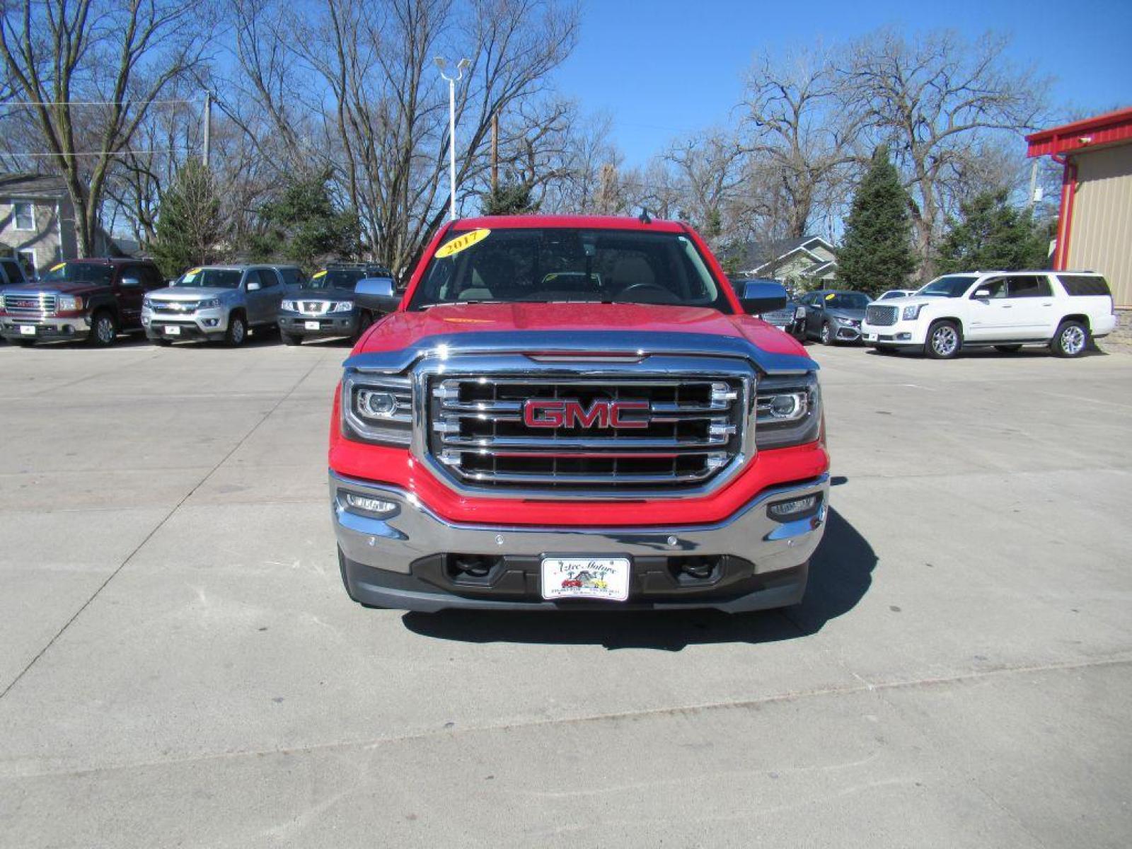2017 RED GMC SIERRA 1500 SLT (3GTU2NECXHG) with an 5.3L engine, Automatic transmission, located at 908 SE 14th Street, Des Moines, IA, 50317, (515) 281-0330, 41.580303, -93.597046 - Photo #1