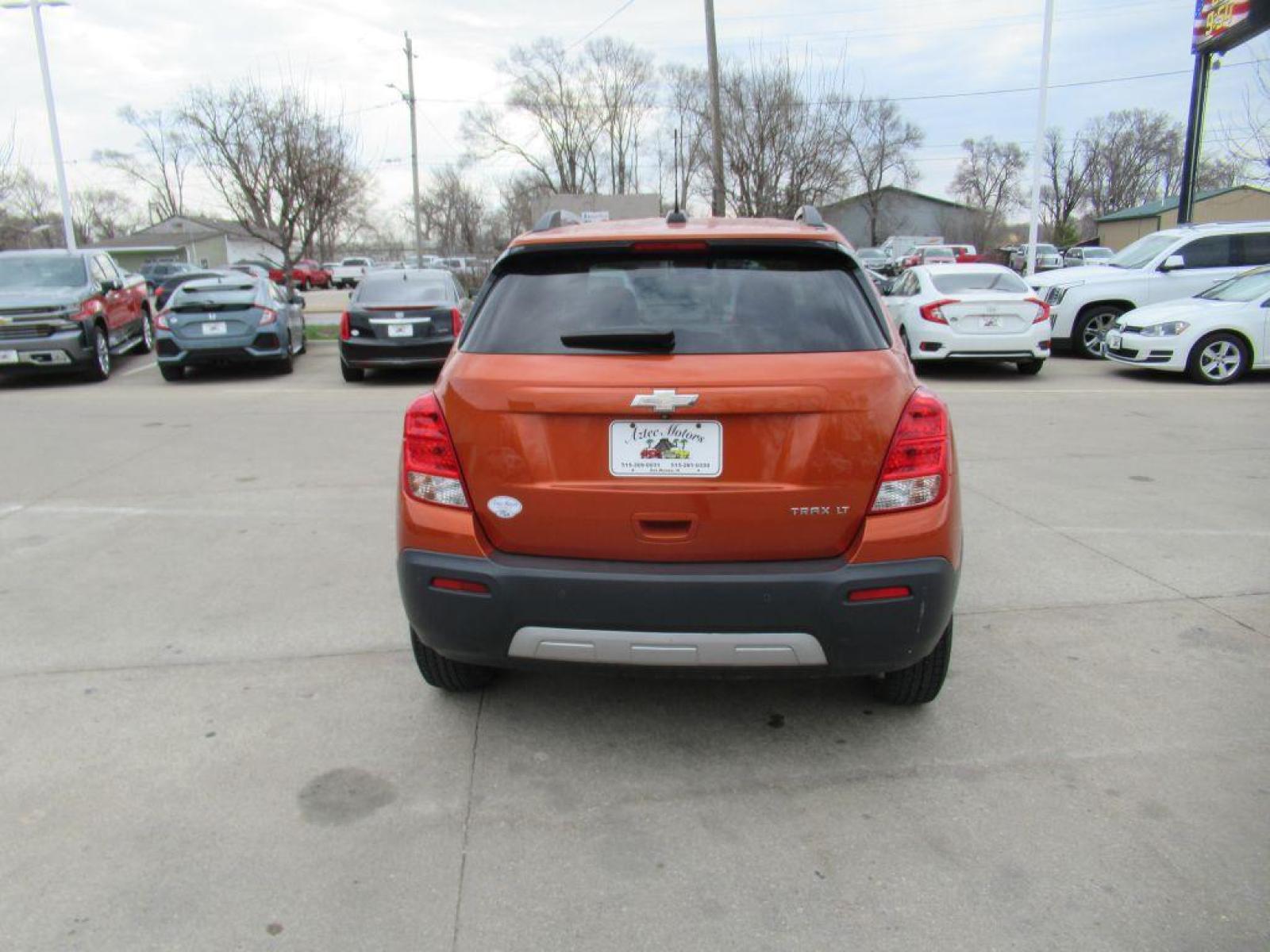 2015 ORANGE CHEVROLET TRAX 1LT (KL7CJLSB1FB) with an 1.4L engine, Automatic transmission, located at 908 SE 14th Street, Des Moines, IA, 50317, (515) 281-0330, 41.580303, -93.597046 - Photo #5