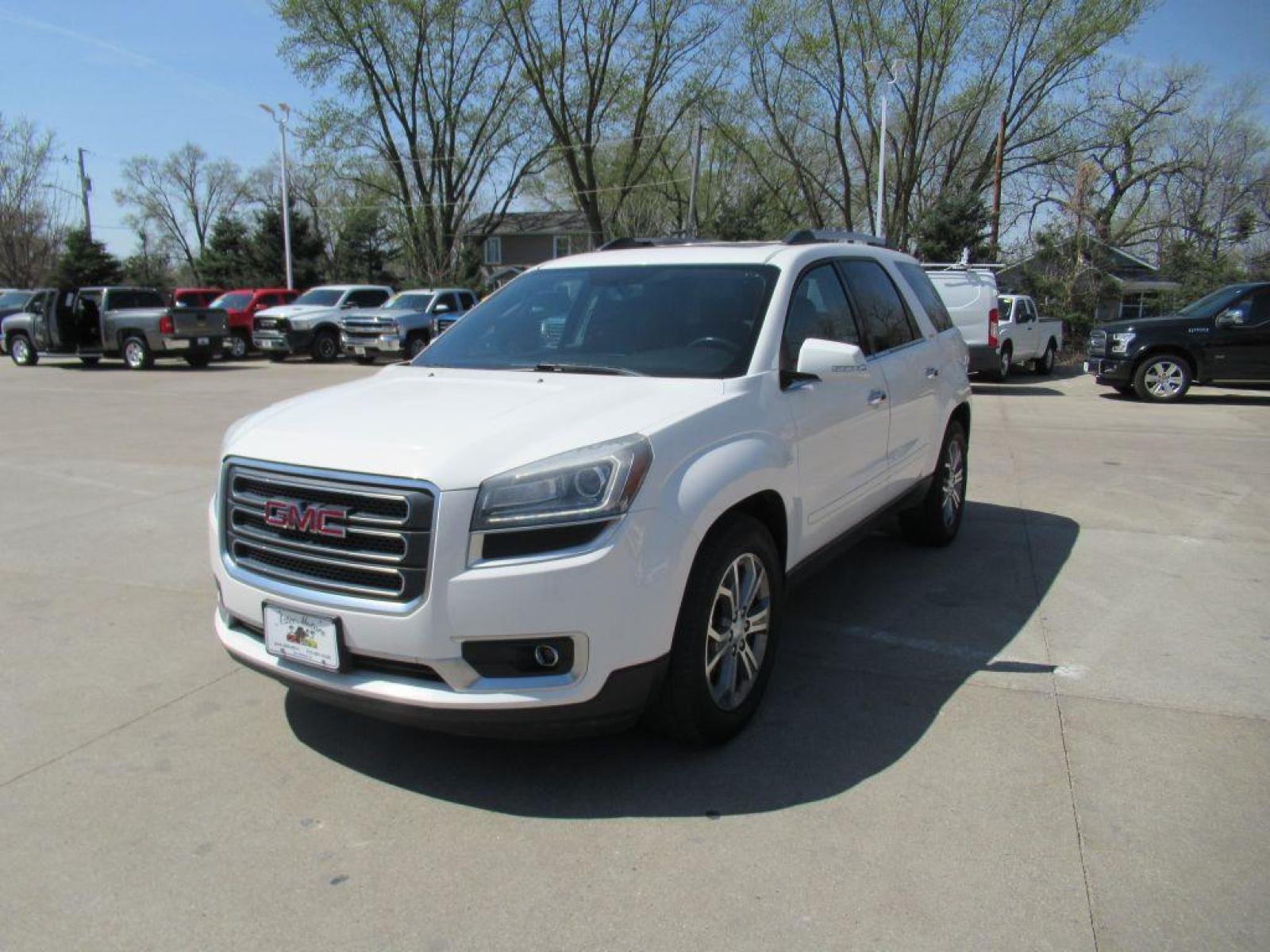 2014 WHITE GMC ACADIA SLT-1 (1GKKVRKD9EJ) with an 3.6L engine, Automatic transmission, located at 908 SE 14th Street, Des Moines, IA, 50317, (515) 281-0330, 41.580303, -93.597046 - Photo #0
