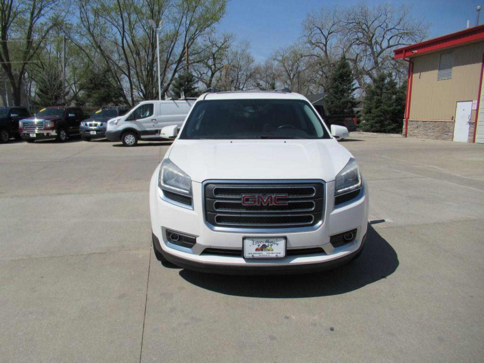 2014 WHITE GMC ACADIA SLT-1 (1GKKVRKD9EJ) with an 3.6L engine, Automatic transmission, located at 908 SE 14th Street, Des Moines, IA, 50317, (515) 281-0330, 41.580303, -93.597046 - Photo #1