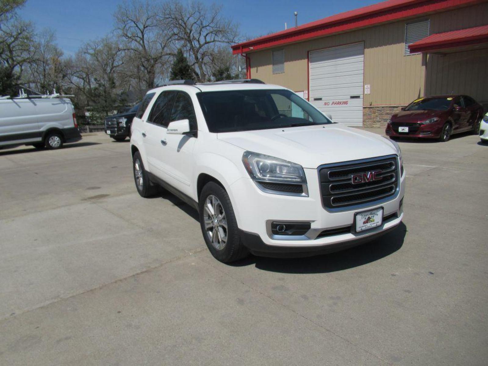 2014 WHITE GMC ACADIA SLT-1 (1GKKVRKD9EJ) with an 3.6L engine, Automatic transmission, located at 908 SE 14th Street, Des Moines, IA, 50317, (515) 281-0330, 41.580303, -93.597046 - Photo #2