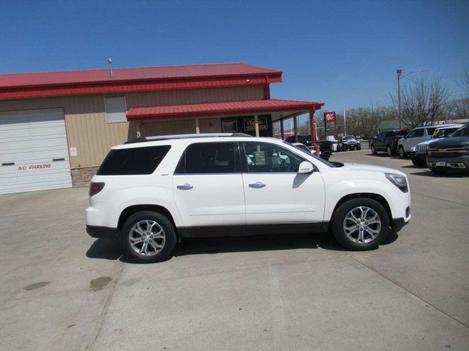 2014 WHITE GMC ACADIA SLT-1 (1GKKVRKD9EJ) with an 3.6L engine, Automatic transmission, located at 908 SE 14th Street, Des Moines, IA, 50317, (515) 281-0330, 41.580303, -93.597046 - Photo #3
