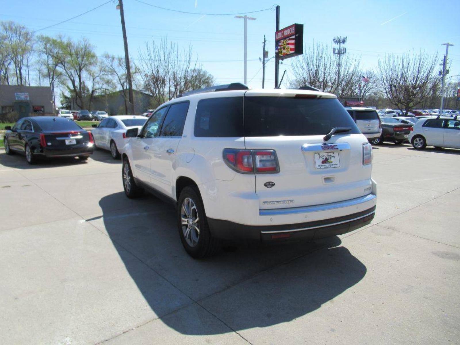 2014 WHITE GMC ACADIA SLT-1 (1GKKVRKD9EJ) with an 3.6L engine, Automatic transmission, located at 908 SE 14th Street, Des Moines, IA, 50317, (515) 281-0330, 41.580303, -93.597046 - Photo #6