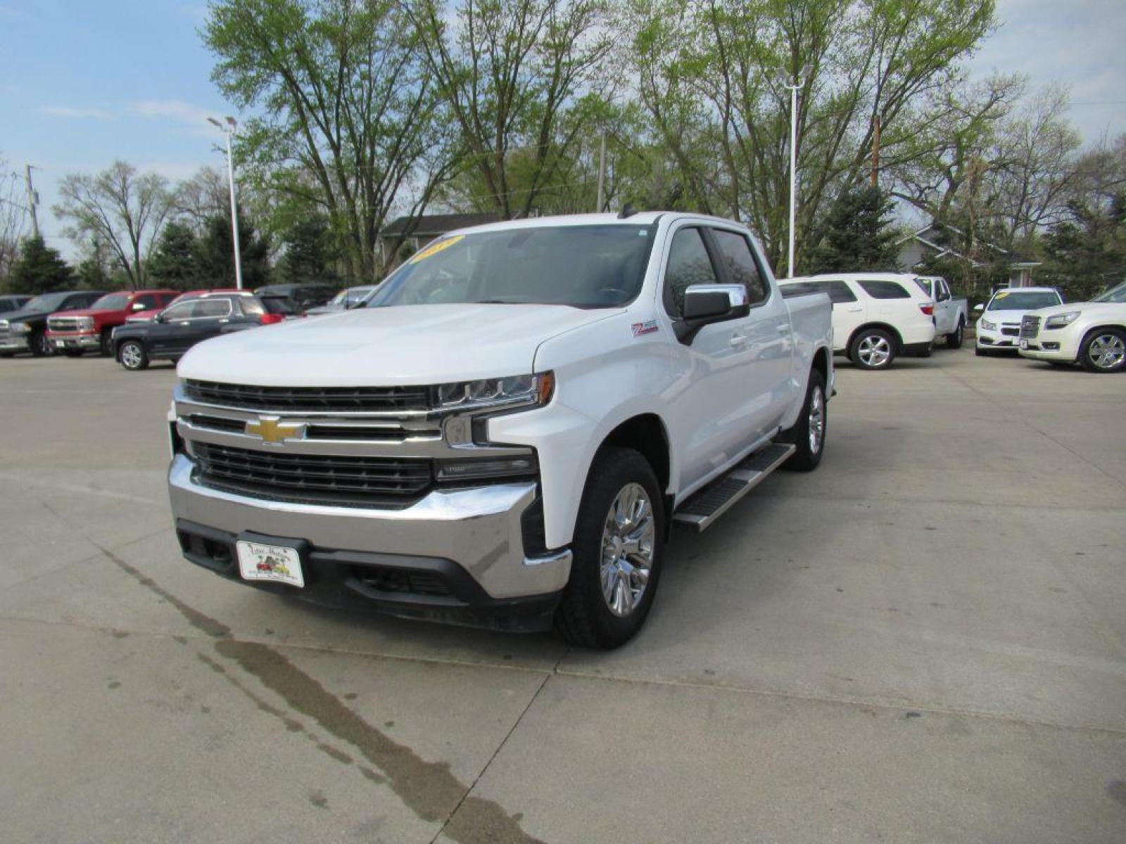 2019 WHITE CHEVROLET SILVERADO 1500 CREW CAB LT Z71 (1GCUYDED9KZ) with an 5.3L engine, Automatic transmission, located at 908 SE 14th Street, Des Moines, IA, 50317, (515) 281-0330, 41.580303, -93.597046 - Photo #0