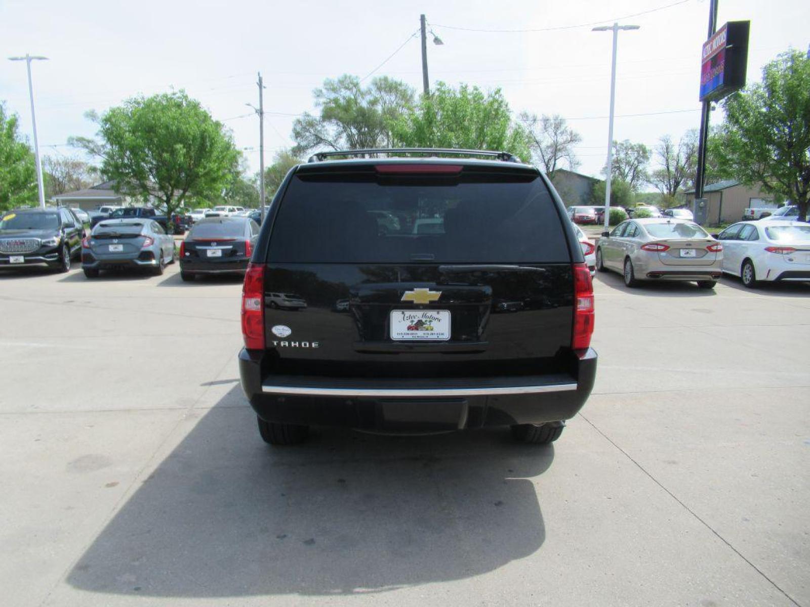 2013 BLACK CHEVROLET TAHOE 1500 LTZ (1GNSKCE04DR) with an 5.3L engine, Automatic transmission, located at 908 SE 14th Street, Des Moines, IA, 50317, (515) 281-0330, 41.580303, -93.597046 - Photo #5