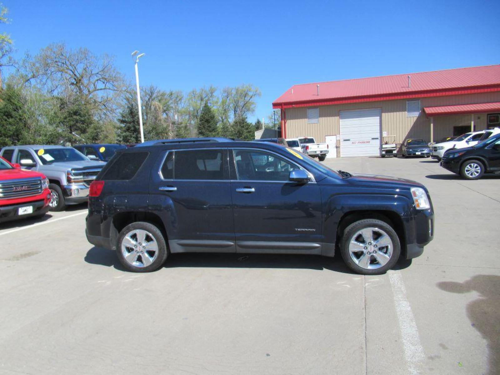 2015 BLUE GMC TERRAIN SLT-2 (2GKFLYEK4F6) with an 2.4L engine, Automatic transmission, located at 908 SE 14th Street, Des Moines, IA, 50317, (515) 281-0330, 41.580303, -93.597046 - Photo #3