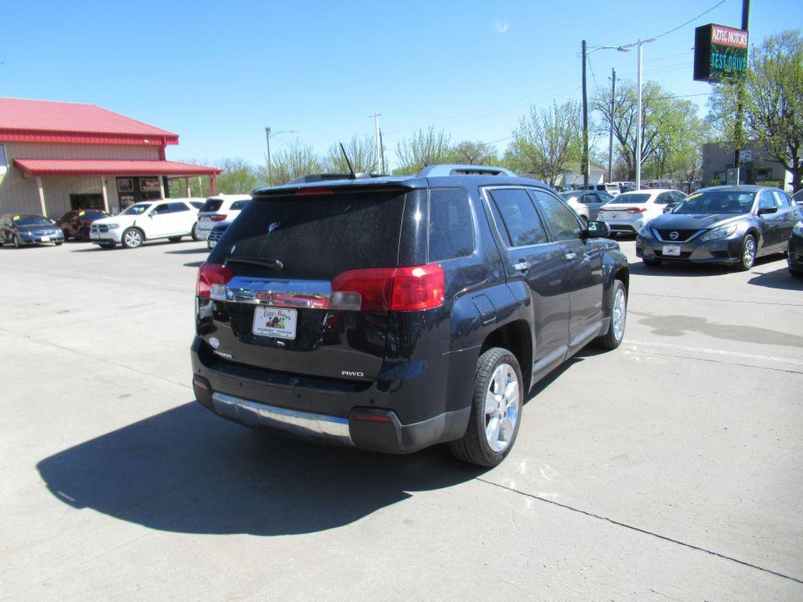 2015 BLUE GMC TERRAIN SLT-2 (2GKFLYEK4F6) with an 2.4L engine, Automatic transmission, located at 908 SE 14th Street, Des Moines, IA, 50317, (515) 281-0330, 41.580303, -93.597046 - Photo #4
