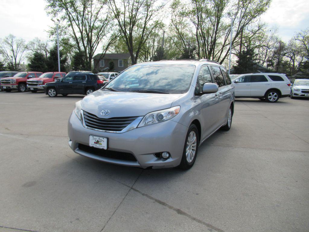 photo of 2012 TOYOTA SIENNA 4DR