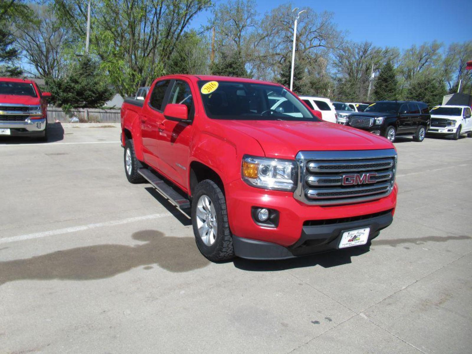 2016 RED GMC CANYON SLE (1GTG6CE37G1) with an 3.6L engine, Automatic transmission, located at 908 SE 14th Street, Des Moines, IA, 50317, (515) 281-0330, 41.580303, -93.597046 - Photo #2