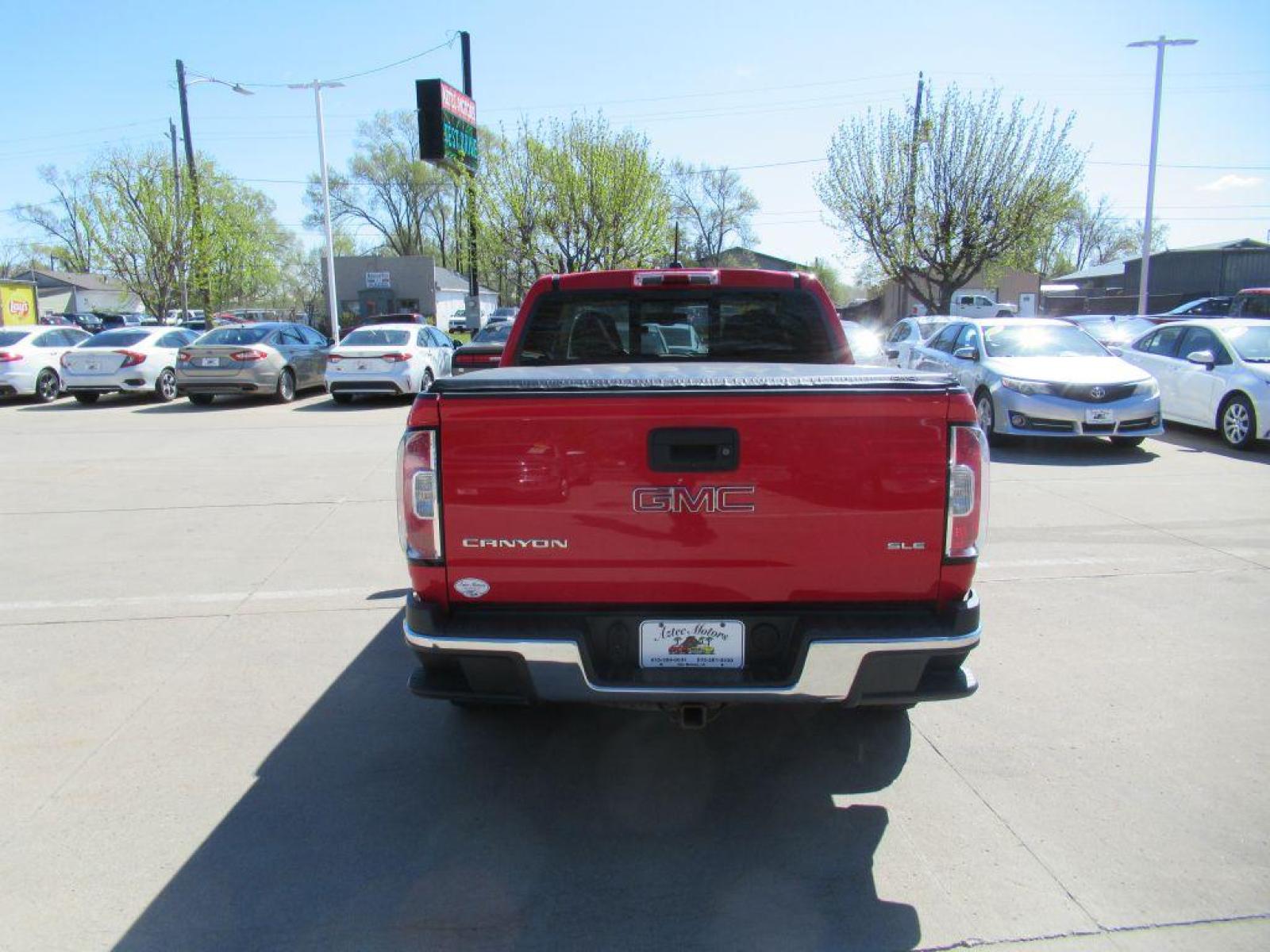 2016 RED GMC CANYON SLE (1GTG6CE37G1) with an 3.6L engine, Automatic transmission, located at 908 SE 14th Street, Des Moines, IA, 50317, (515) 281-0330, 41.580303, -93.597046 - Photo #5