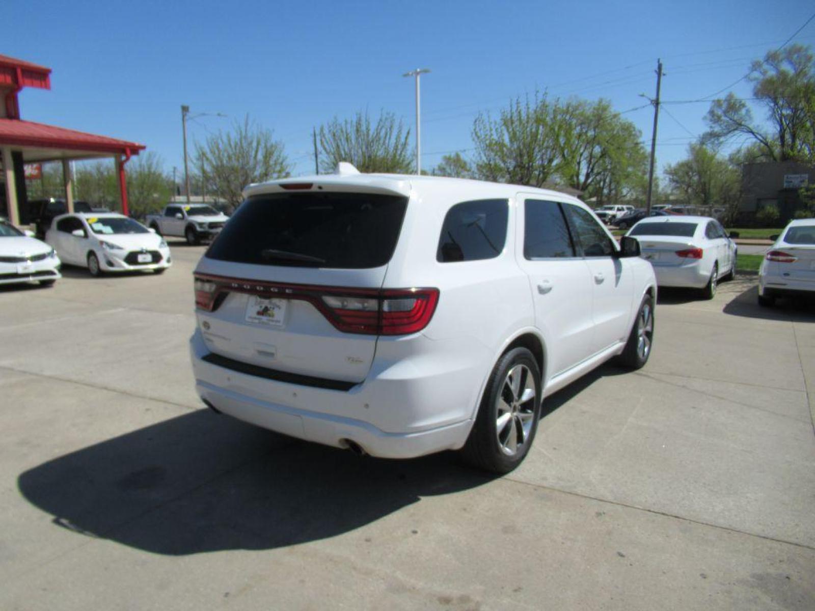 2015 WHITE DODGE DURANGO R/T (1C4SDJCT3FC) with an 5.7L engine, Automatic transmission, located at 908 SE 14th Street, Des Moines, IA, 50317, (515) 281-0330, 41.580303, -93.597046 - Photo #4