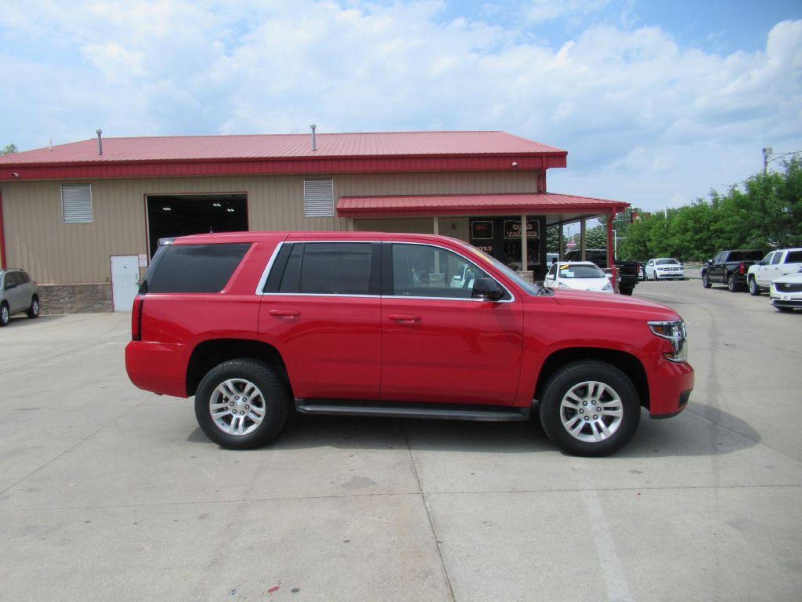 2016 RED CHEVROLET TAHOE SPECIAL (1GNSKFKC9GR) with an 5.3L engine, Automatic transmission, located at 908 SE 14th Street, Des Moines, IA, 50317, (515) 281-0330, 41.580303, -93.597046 - Photo #3