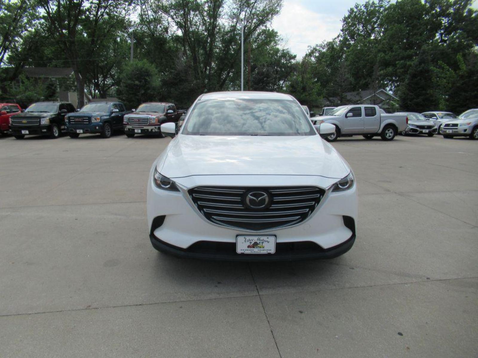 2018 WHITE MAZDA CX-9 SPORT (JM3TCABY7J0) with an 2.5L engine, Automatic transmission, located at 908 SE 14th Street, Des Moines, IA, 50317, (515) 281-0330, 41.580303, -93.597046 - Photo #1