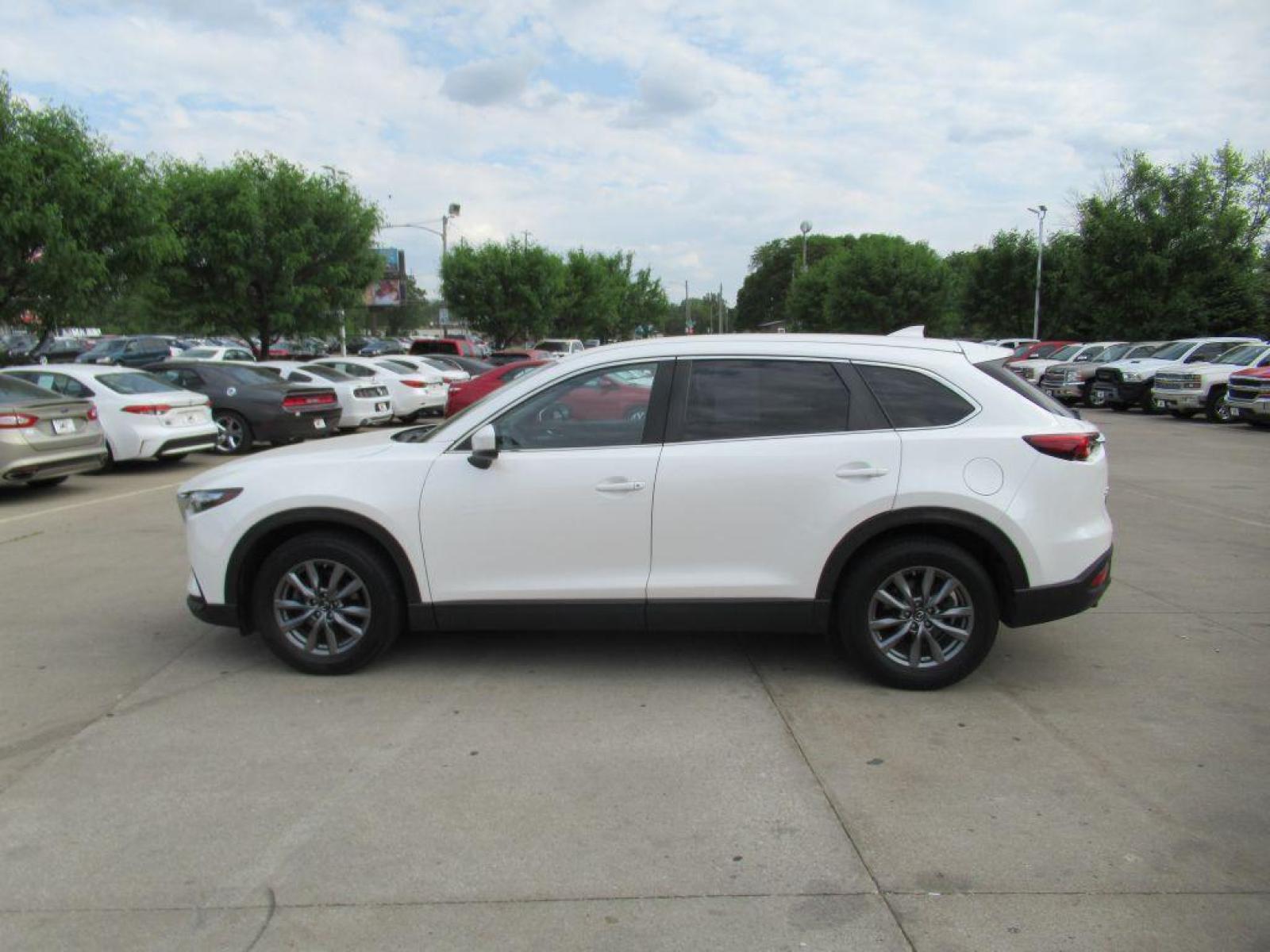2018 WHITE MAZDA CX-9 SPORT (JM3TCABY7J0) with an 2.5L engine, Automatic transmission, located at 908 SE 14th Street, Des Moines, IA, 50317, (515) 281-0330, 41.580303, -93.597046 - Photo #7