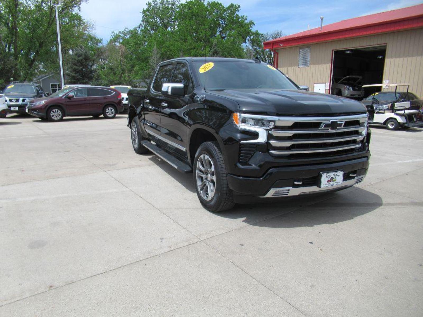 2023 BLACK CHEVROLET SILVERADO 1500 HIGH COUNTRY (2GCUDJED0P1) with an 5.3L engine, Automatic transmission, located at 908 SE 14th Street, Des Moines, IA, 50317, (515) 281-0330, 41.580303, -93.597046 - Photo #2