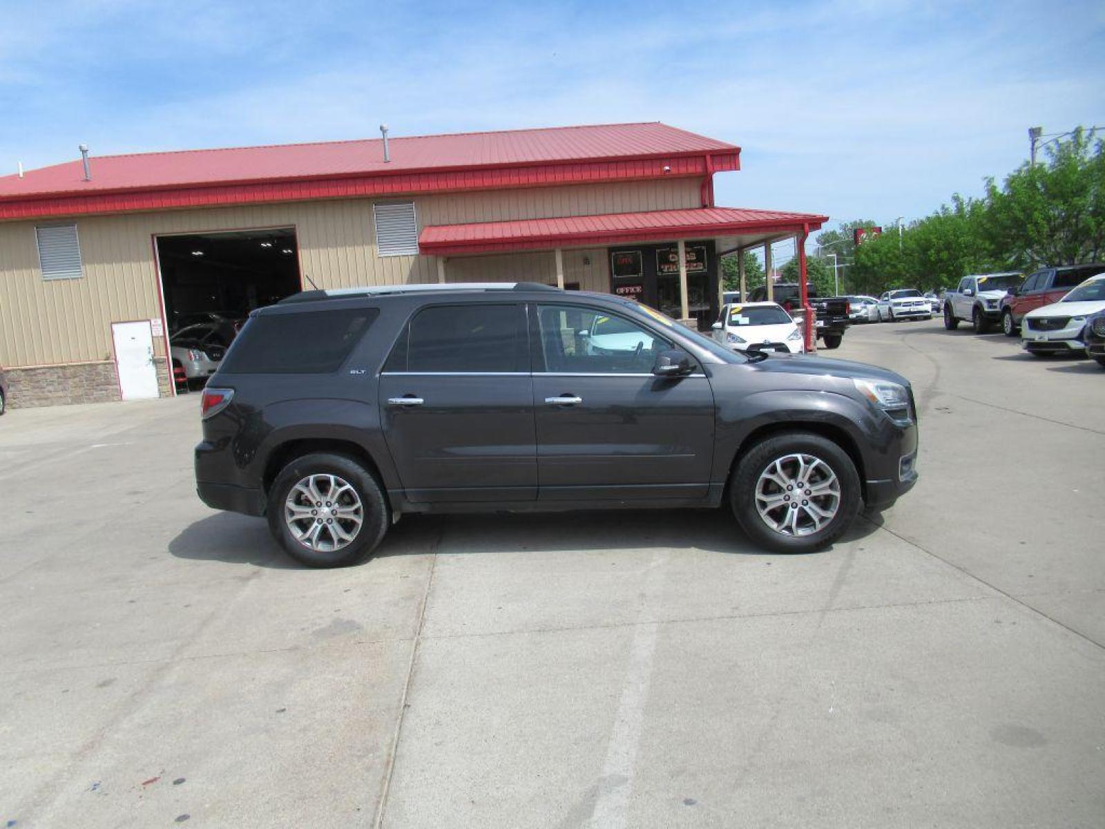 2014 GRAY GMC ACADIA SLT-1 (1GKKVRKD9EJ) with an 3.6L engine, Automatic transmission, located at 908 SE 14th Street, Des Moines, IA, 50317, (515) 281-0330, 41.580303, -93.597046 - Photo #3