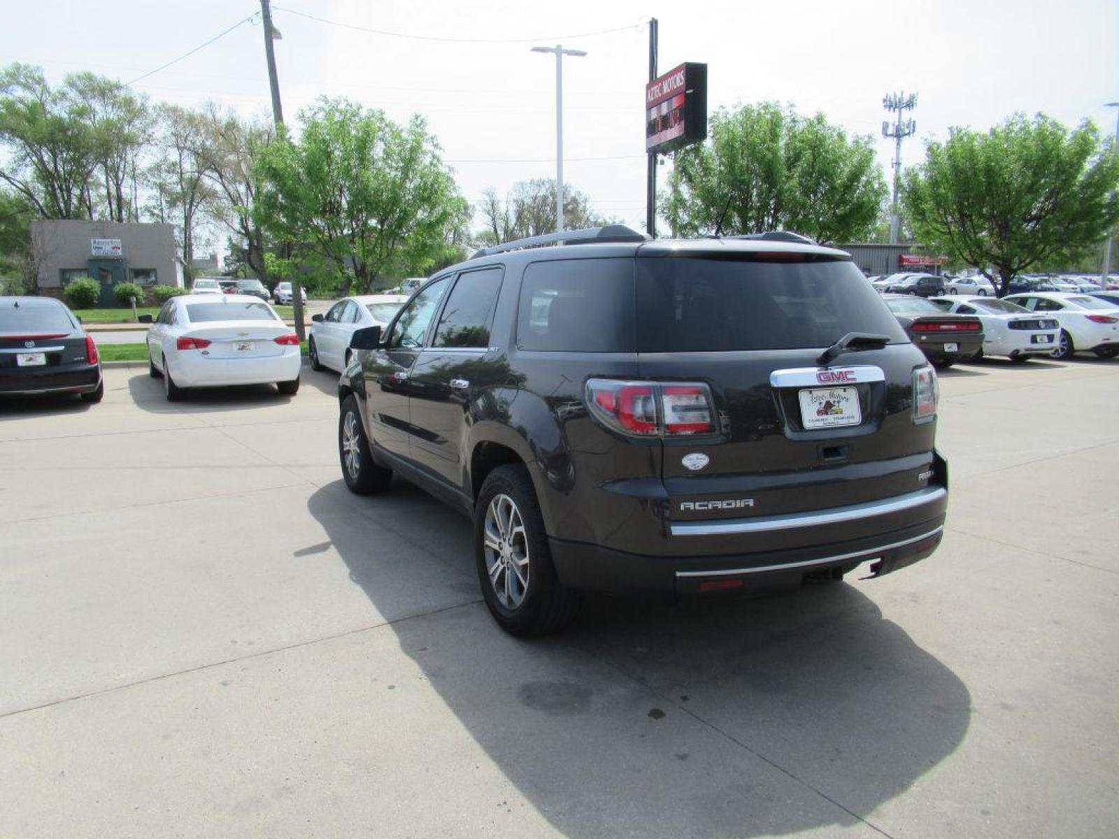 2014 GRAY GMC ACADIA SLT-1 (1GKKVRKD9EJ) with an 3.6L engine, Automatic transmission, located at 908 SE 14th Street, Des Moines, IA, 50317, (515) 281-0330, 41.580303, -93.597046 - Photo #6